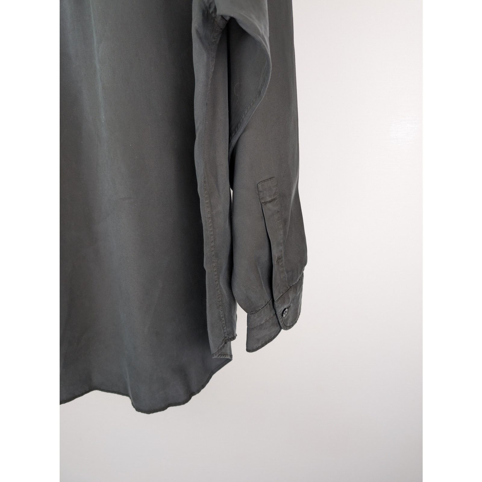 o1rshd1 Button Up Shirt in Black