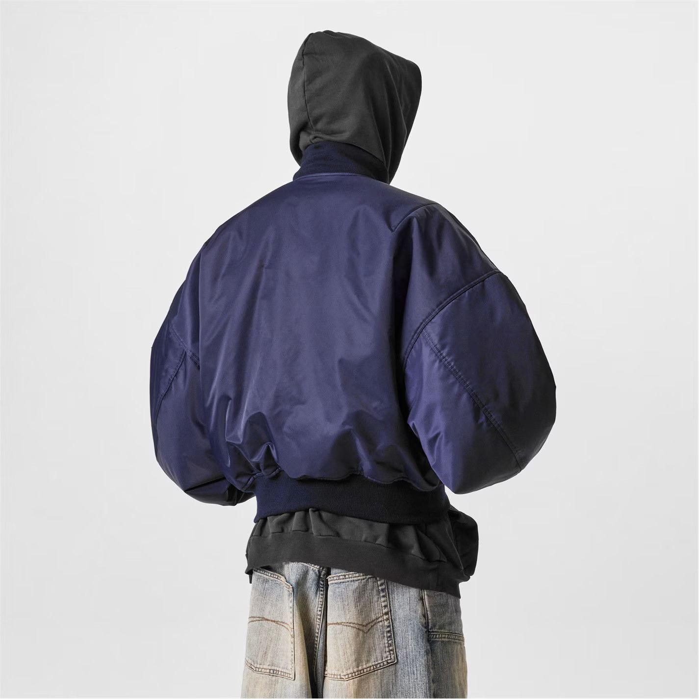 Balenciaga o1g2r1mq0226 Round Bomber Zip Jacket In Blue Size US S / EU 44-46 / 1 - 4 Thumbnail