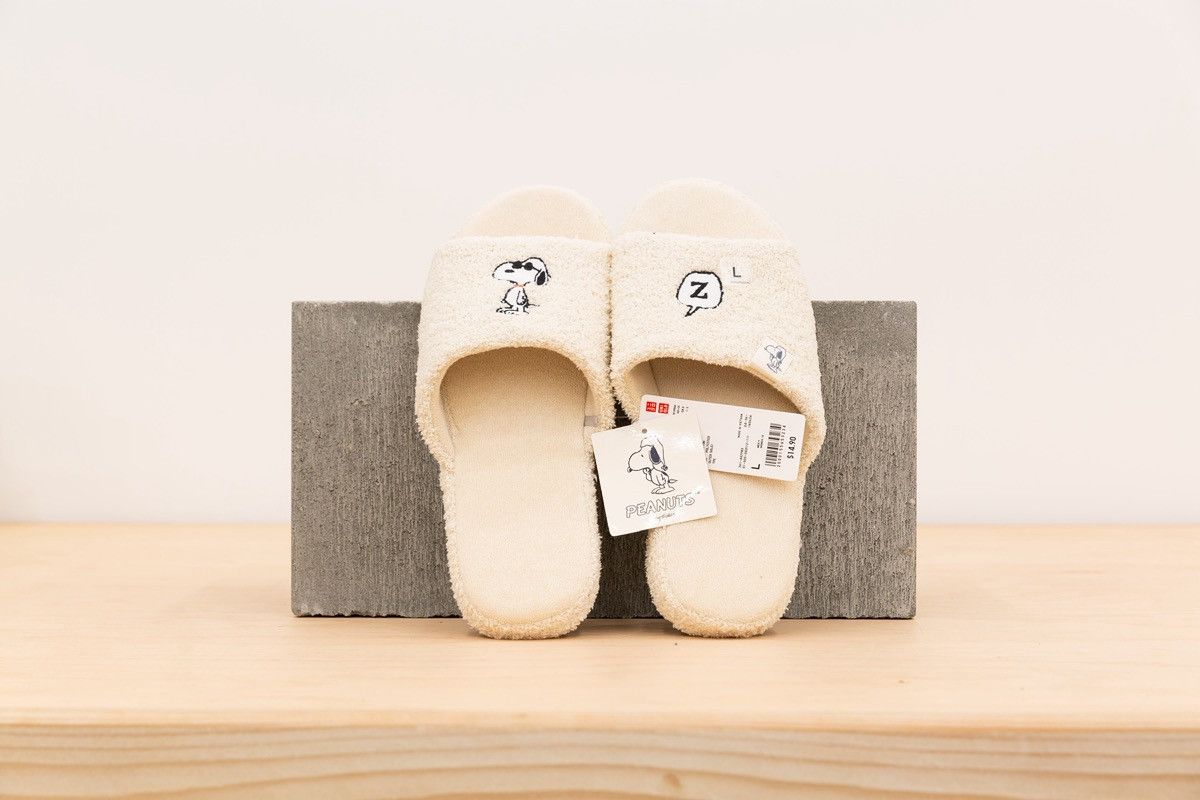 Kaws × Uniqlo Kaws x Uniqlo house slippers Size US 9 / EU 42 - 1 Preview