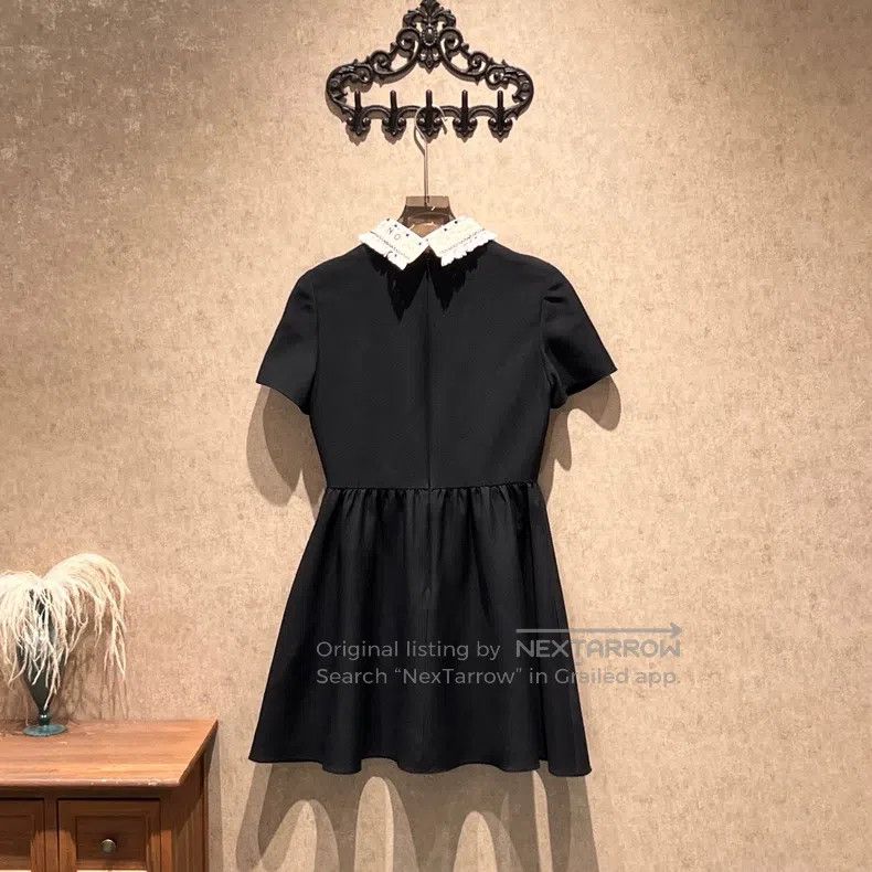 Valentino Valentino A beaded dress with a black embroidered neckline Size S / US 4 / IT 40 - 2 Thumbnail