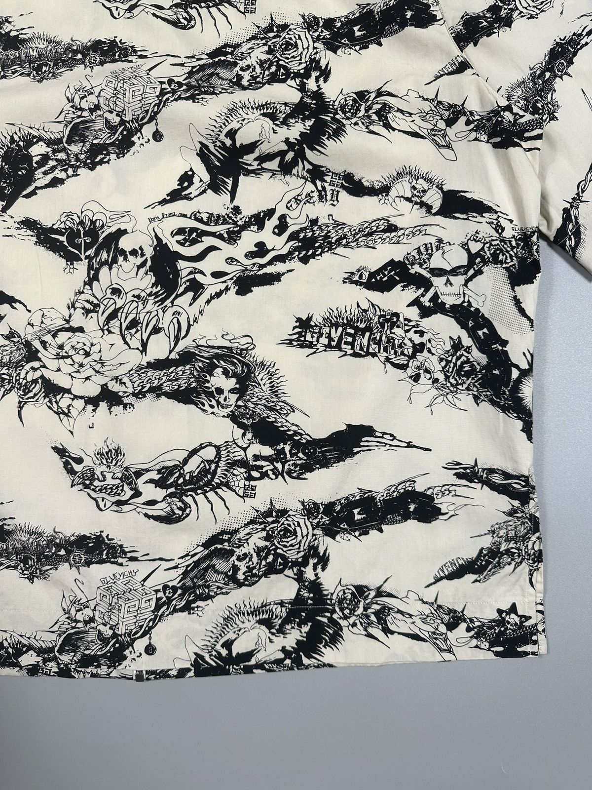 Givenchy Givenchy Tiger Camo Gothic Short Sleeve Zip Shirt Size US L / EU 52-54 / 3 - 5 Thumbnail