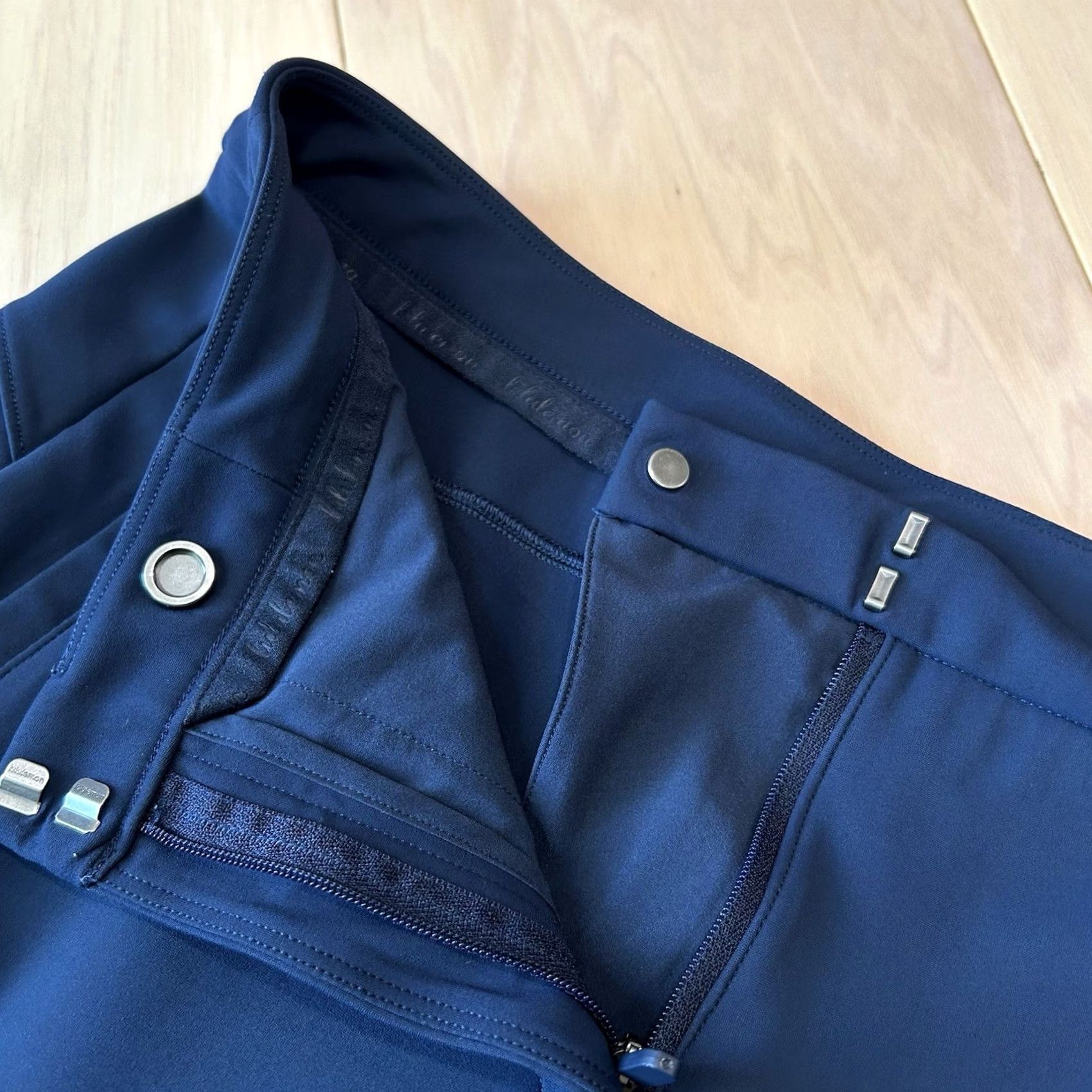 Lululemon VINTAGE Lululemon On The Move Blue Lightweight Pant Women 4 Chino Tapered Regular 28in 26in Inseam Pockets Size 27" / US 4 / IT 40 - 6 Thumbnail