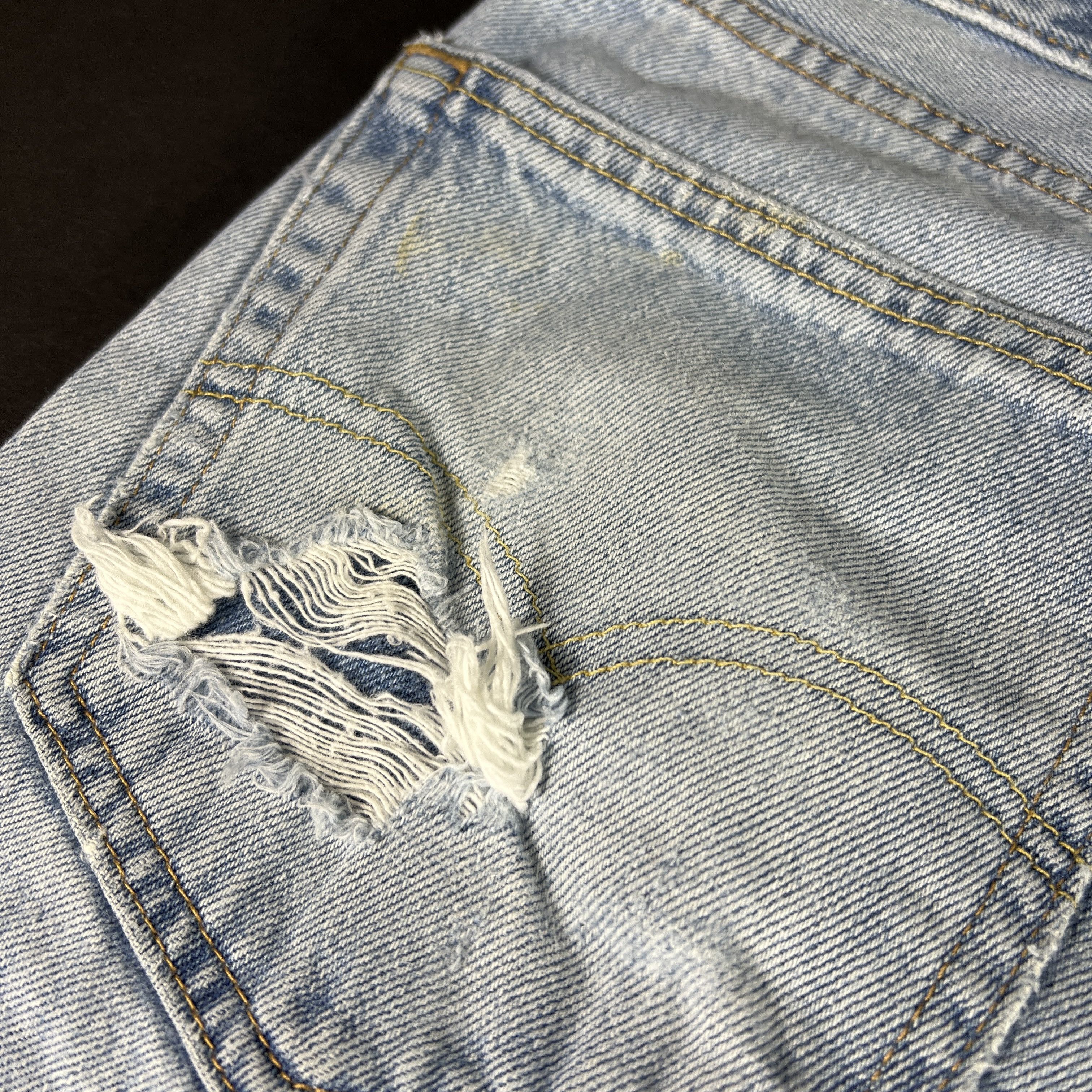 Levi's Levi's Jeans 505 Straight Light Blue Thrashed Cotton Denim Size US 37 - 2 Thumbnail