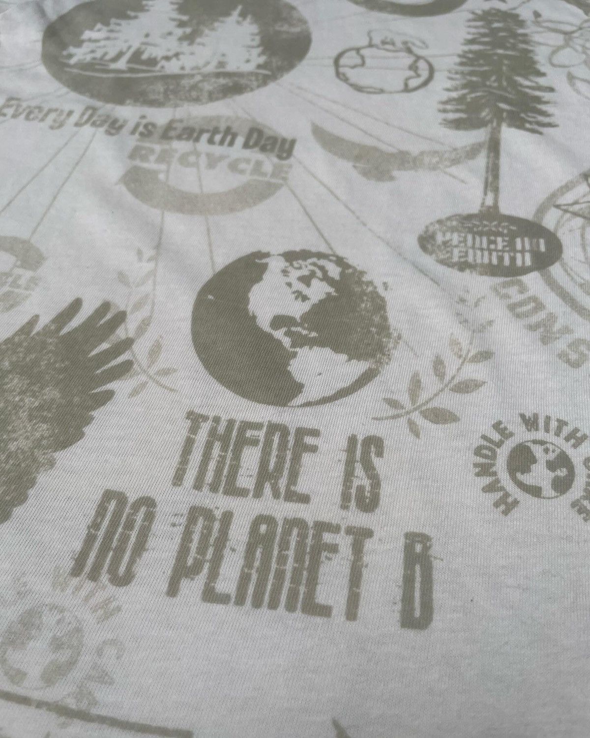 Other AOP World Wise Save The Planet Tshirt Size US S / EU 44-46 / 1 - 11 Thumbnail
