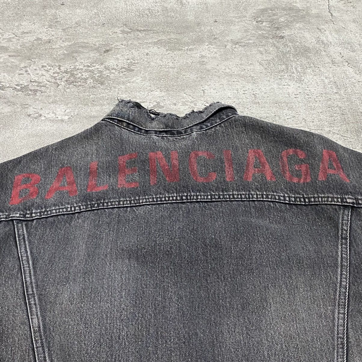 Balenciaga Balenciaga Back Logo Denim Jacket Distressed Size US M / EU 48-50 / 2 - 5 Thumbnail