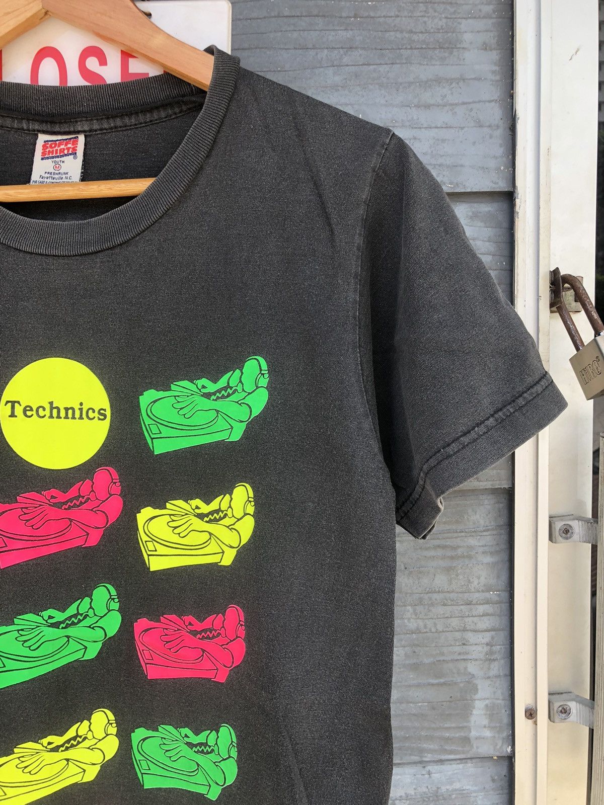 Vintage Vintage 90s Beauty Sunfaded Technics DJ Tshirts Size US S / EU 44-46 / 1 - 6 Thumbnail