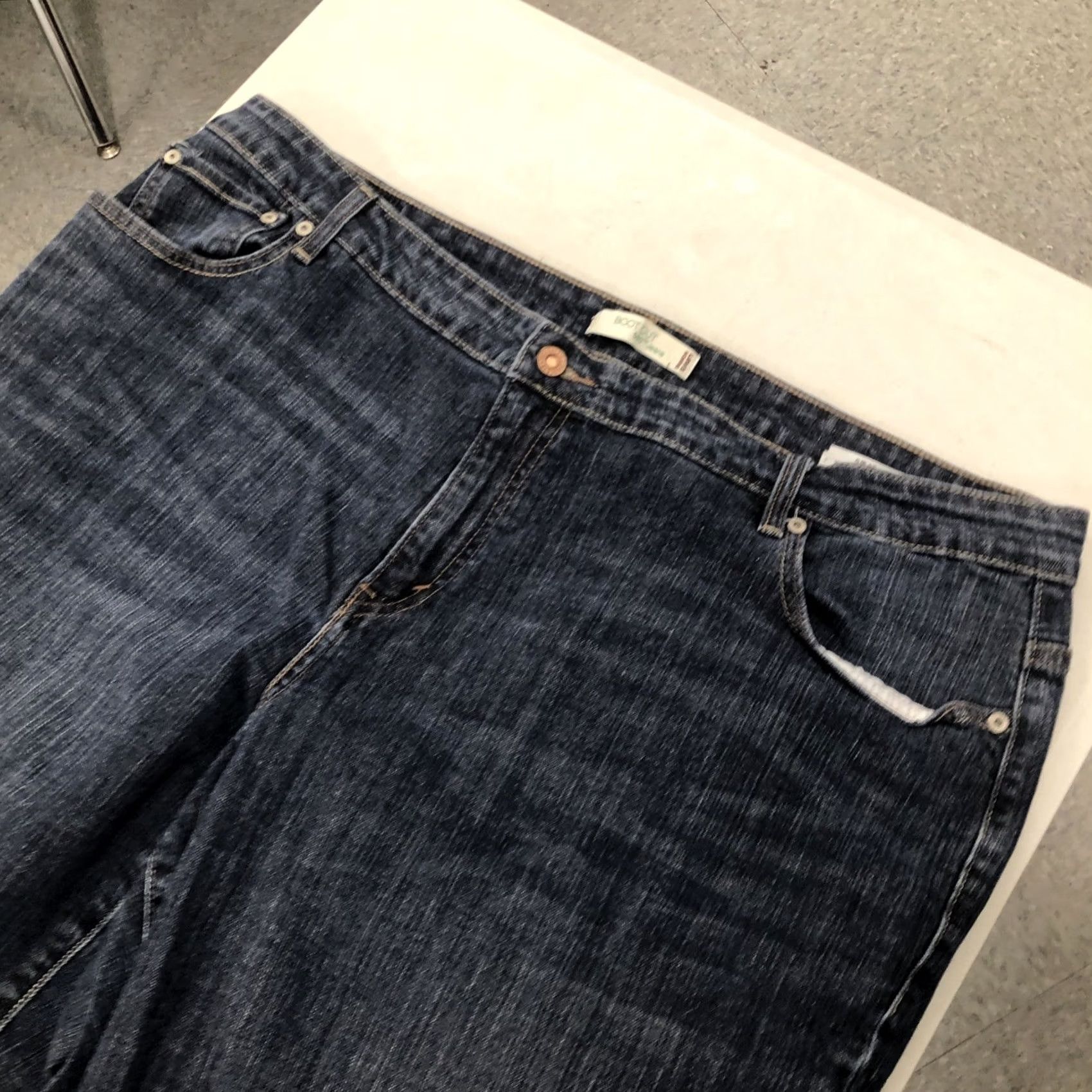 Levi's VINTAGE LEVI'S 580 Boot Cut Jeans Women Regular Size 24 Inseam 32" Blue Cotton Blend Beaded Accents Dark Wash 5-Pocket Stretch Classic Rise High Rise Size 42" / US 20 - 2 Thumbnail