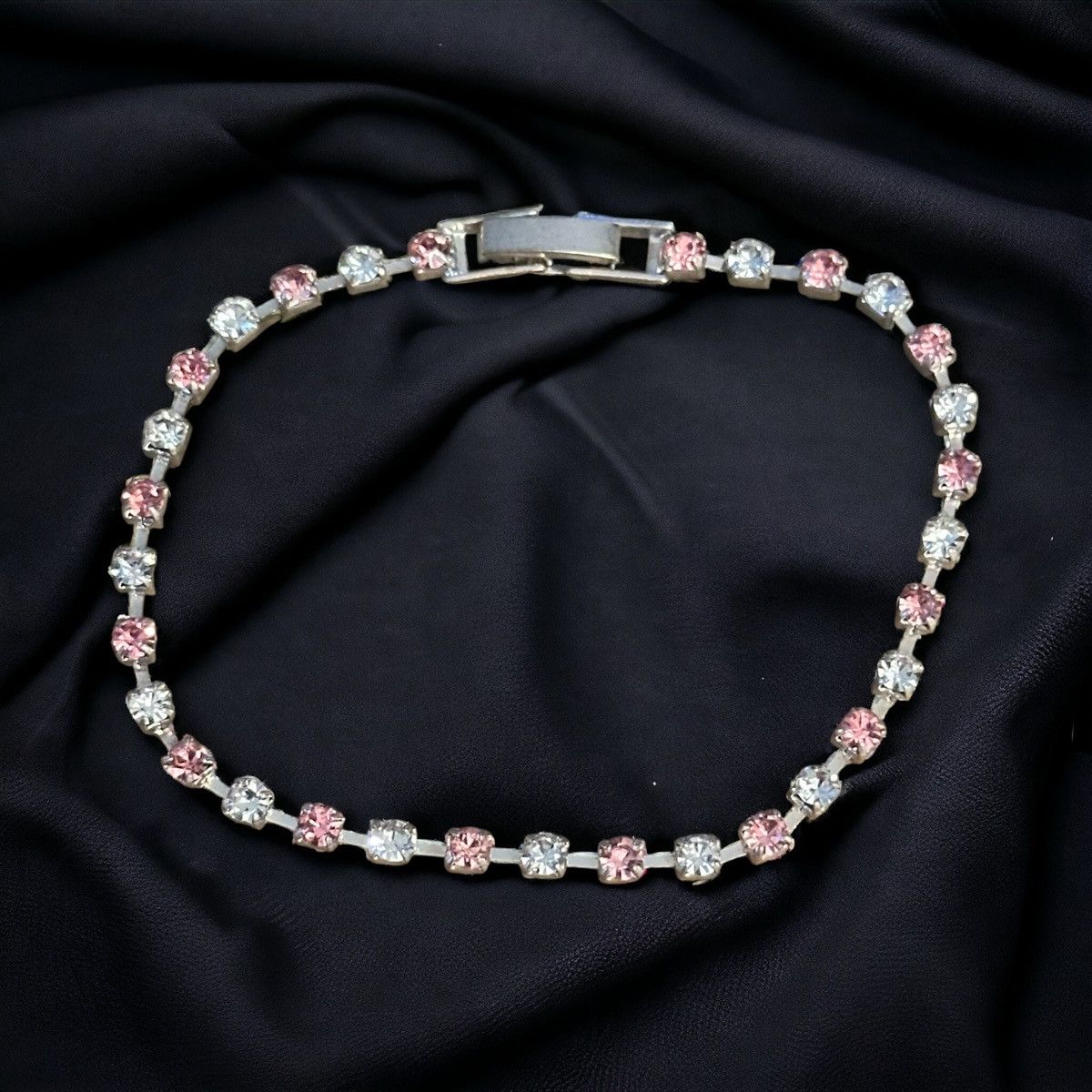 Vintage Vintage clear and pink rhinestone tennis bracelet Size ONE SIZE - 1 Thumbnail