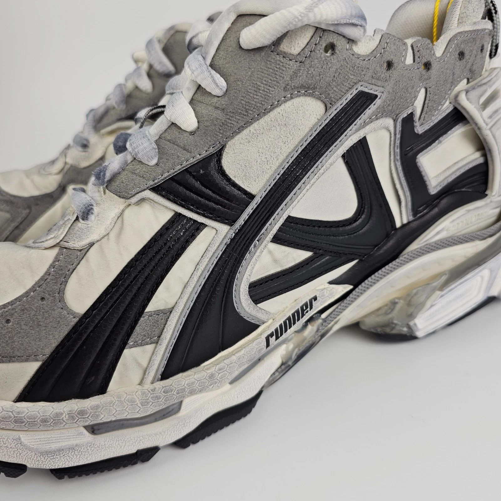 BALENCIAGA Runner Men's Gray Low Top Sneakers New