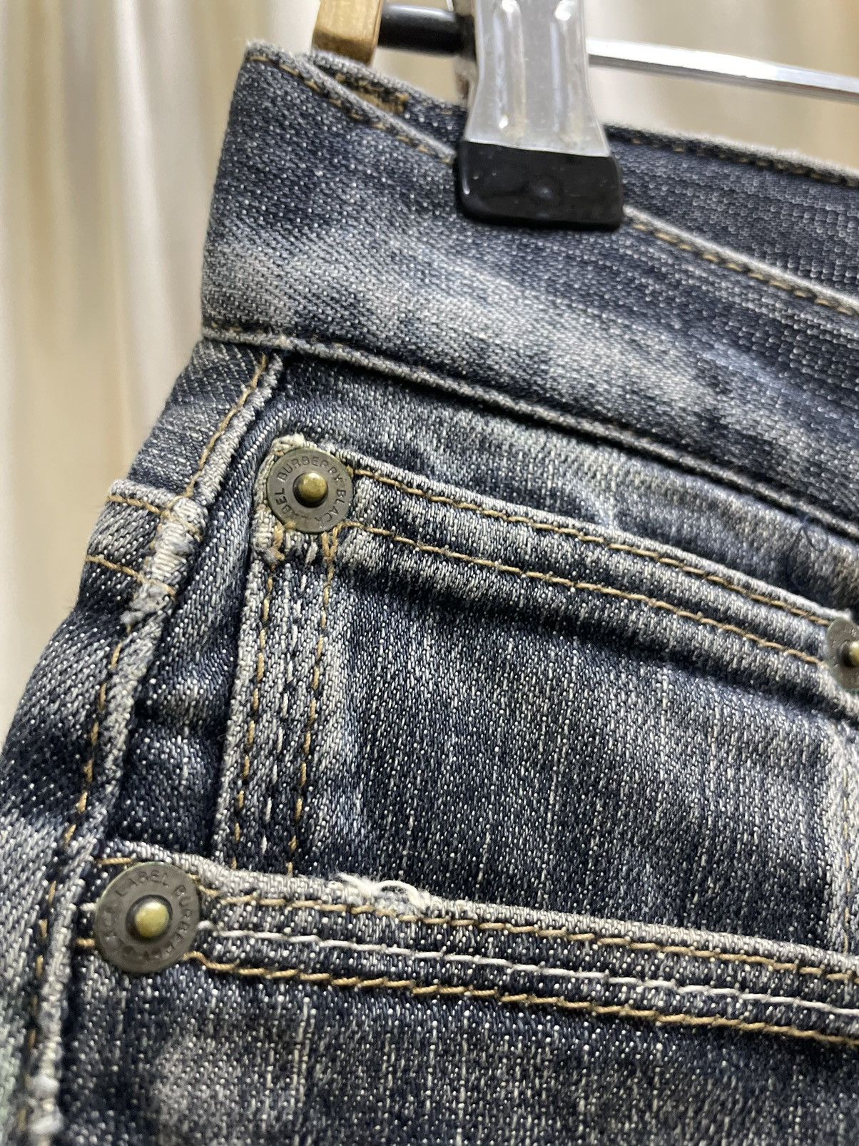 Burberry BURBERRY BLACK LABEL DISTRESSES DENIM Size 30" / US 8 / IT 44 - 4 Thumbnail
