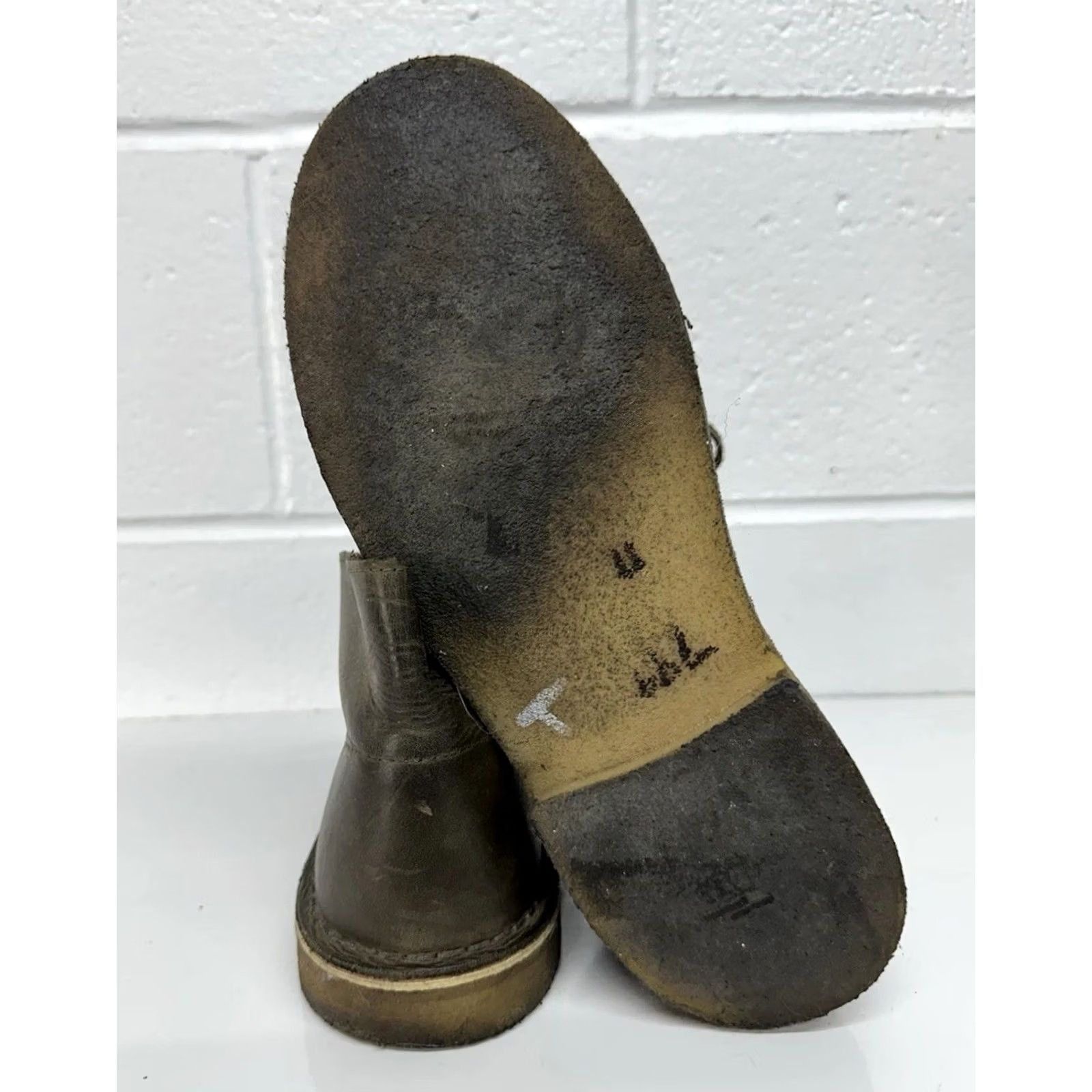 Clarks Clarks Bushacre 2 Mens Dark Brown Leather Round Toe Chukka Boots Size 8.5 M Used Size US 9 / EU 42 - 5 Thumbnail