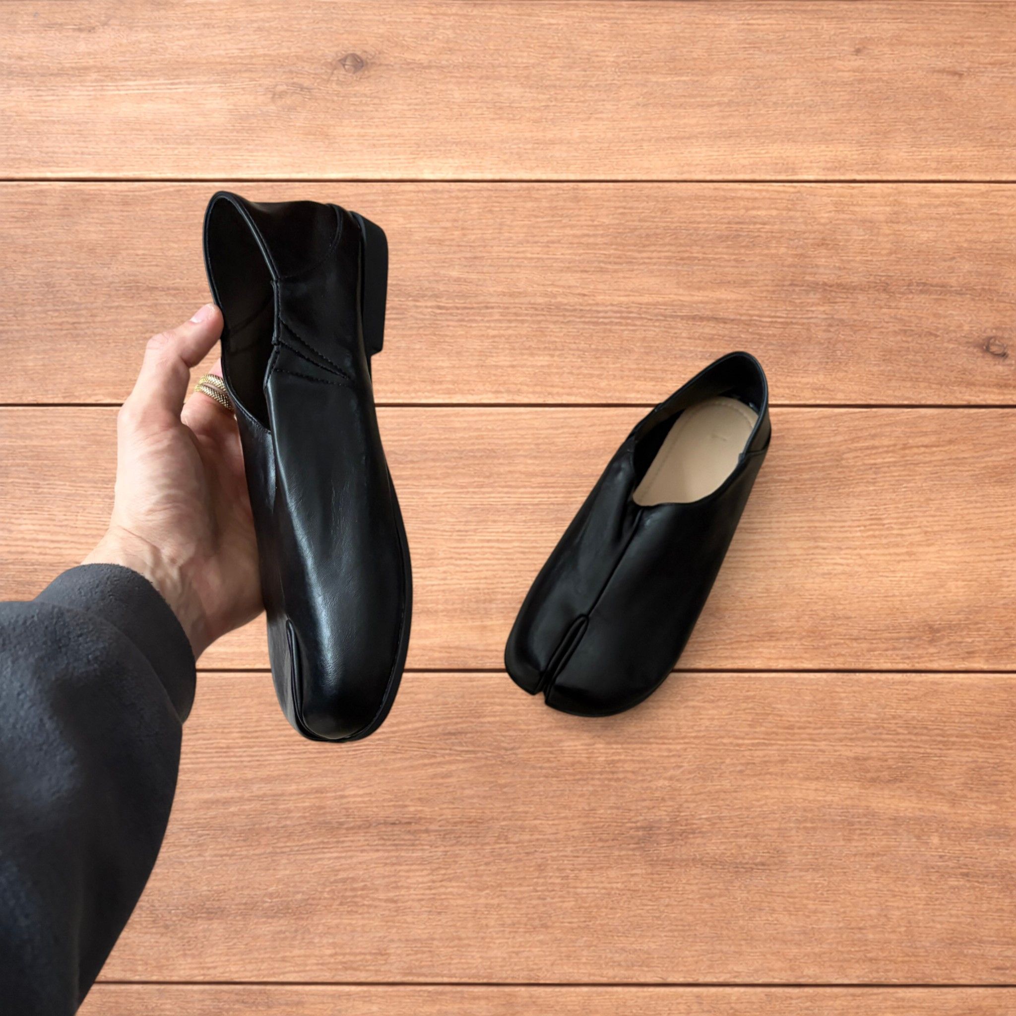 Japanese Brand Vintage style faux leather tabi split toe shoes in black. Size US 9 / IT 39 - 5 Thumbnail