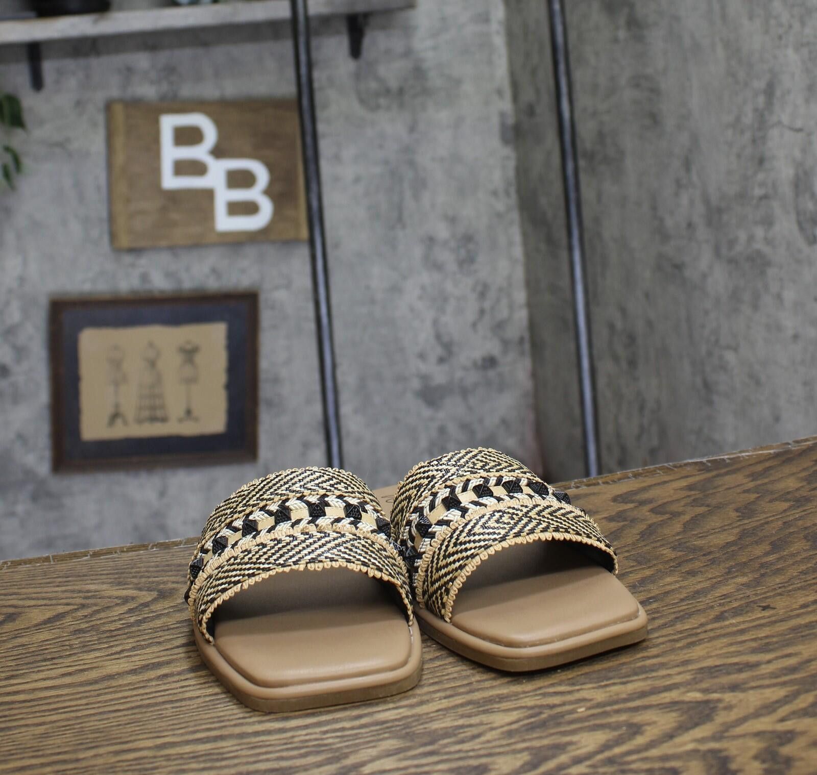 Other Nwt Wild Pair Flat Sandals Embellished Black / Natural 8m Size US 8 / IT 38 - 3 Thumbnail