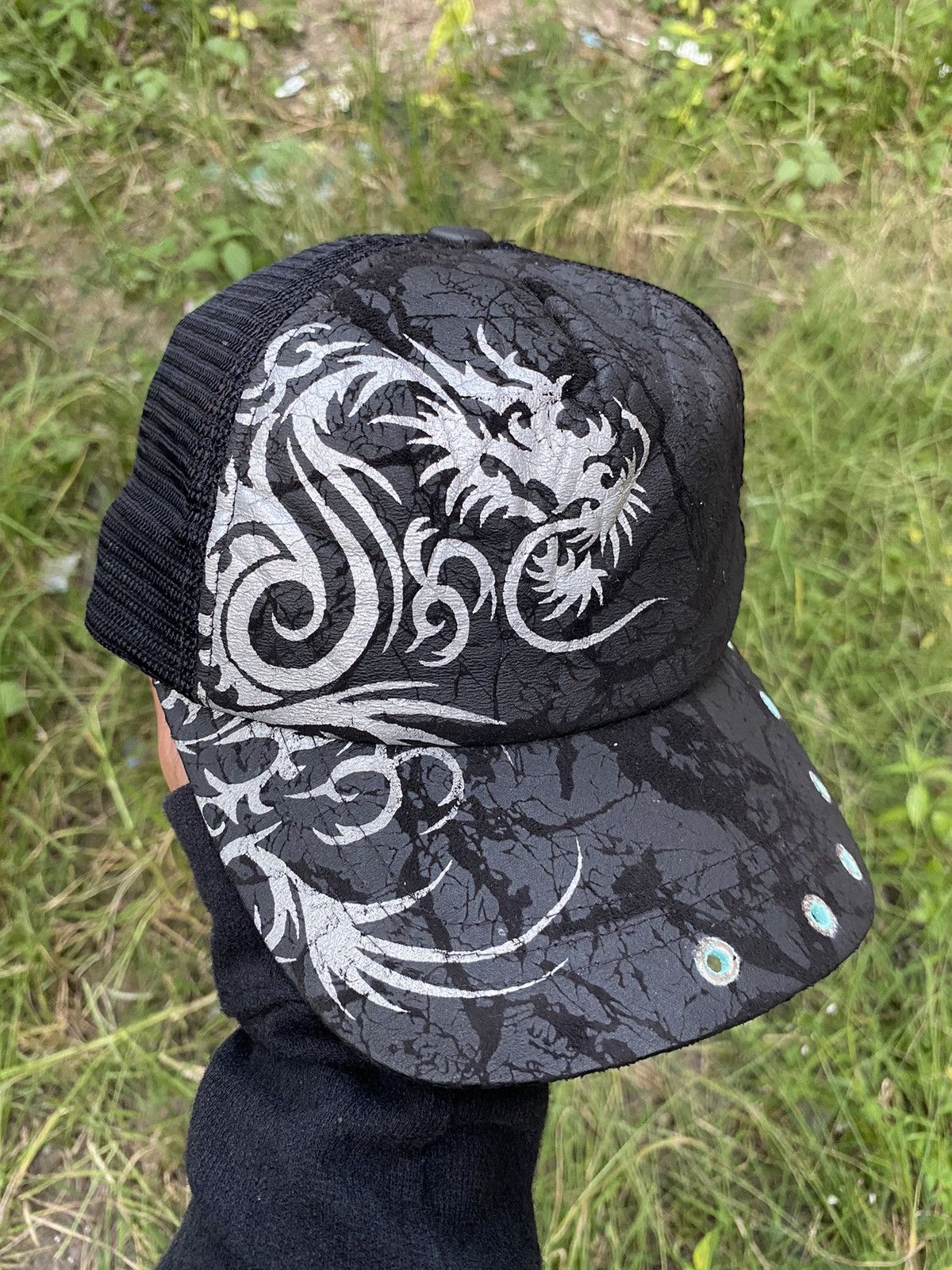 Vintage poem style dragon avant garde Trucker hats