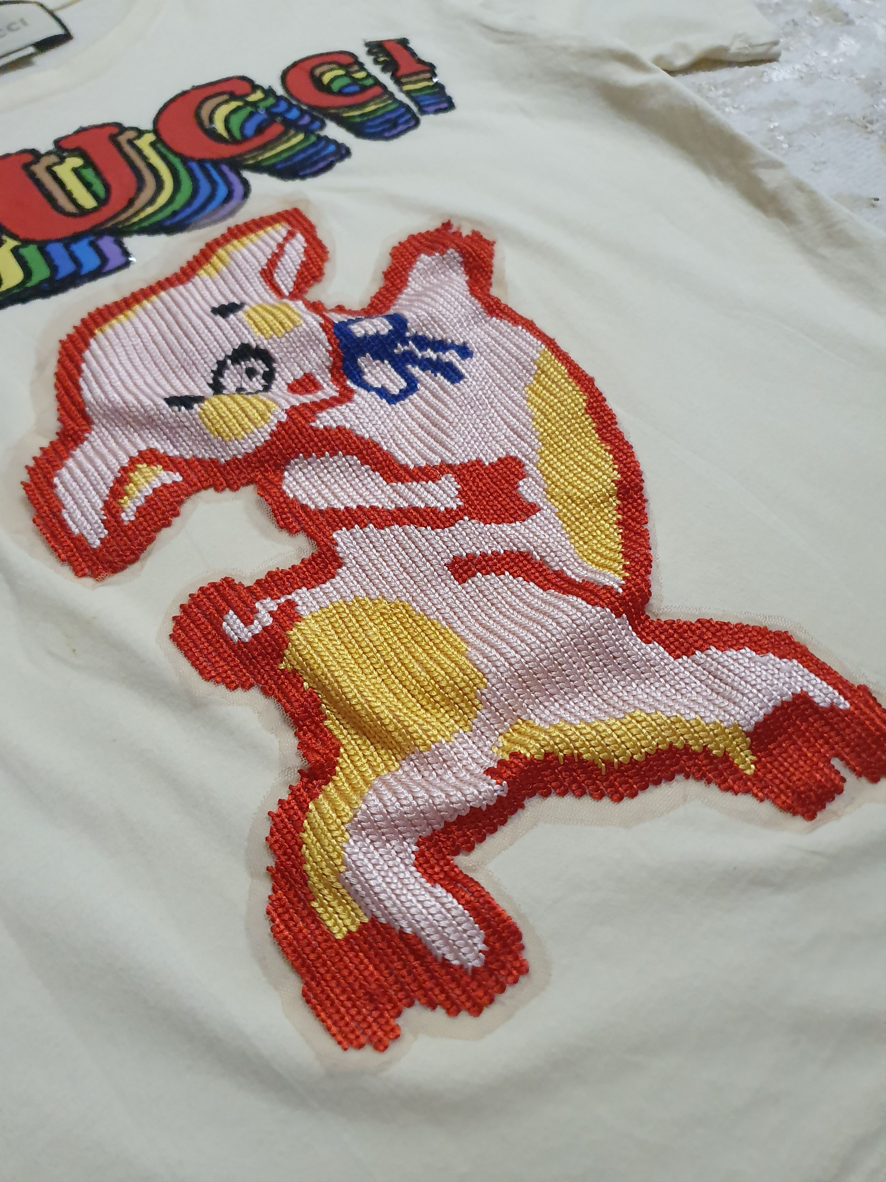 Gucci Gucci logo pig Women's Tshirt Size L / US 10 / IT 46 - 2 Thumbnail