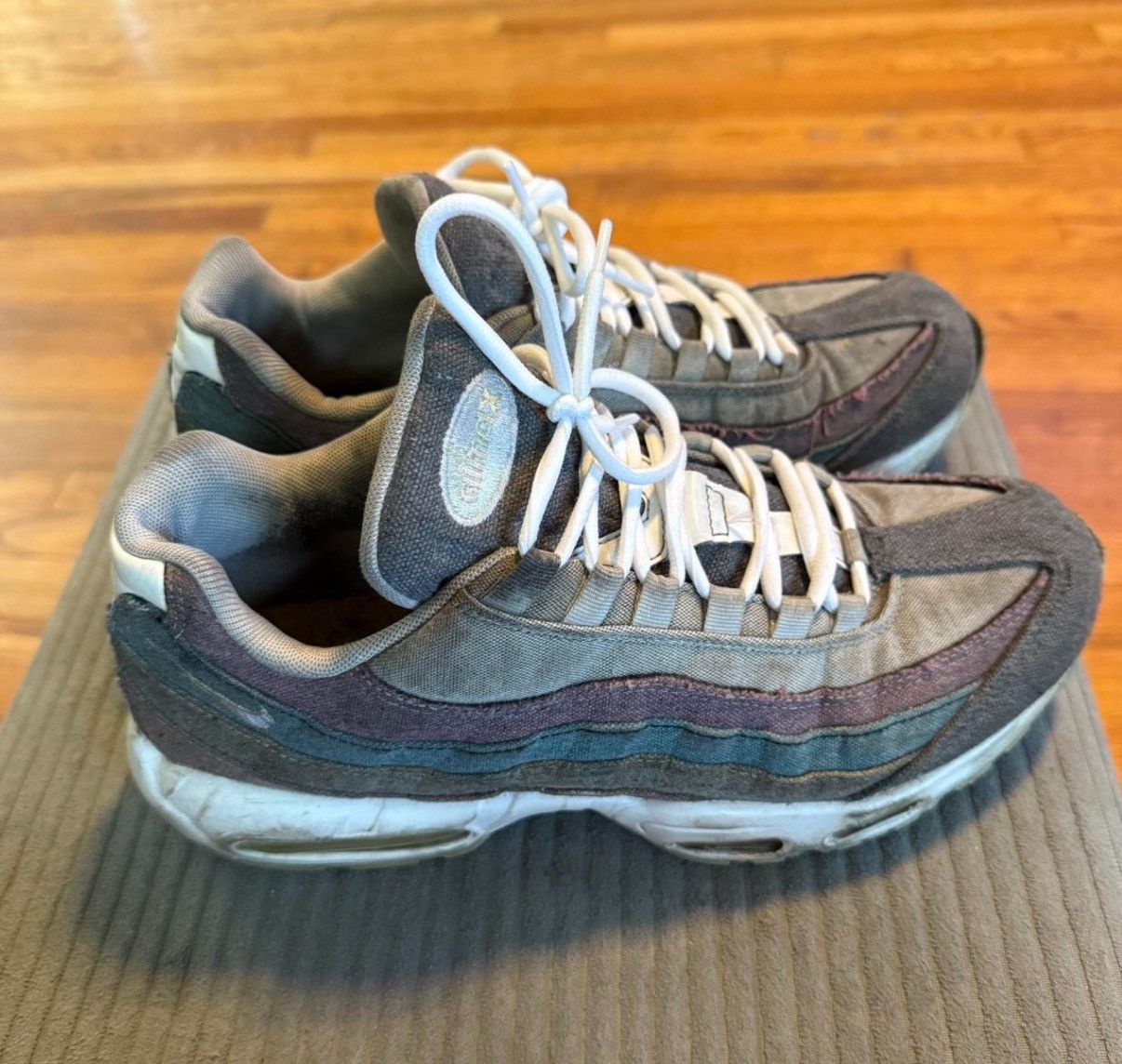Nike Nike Air Max 95 Grey, Blue and Pink Size US 10 / EU 43 - 1 Thumbnail