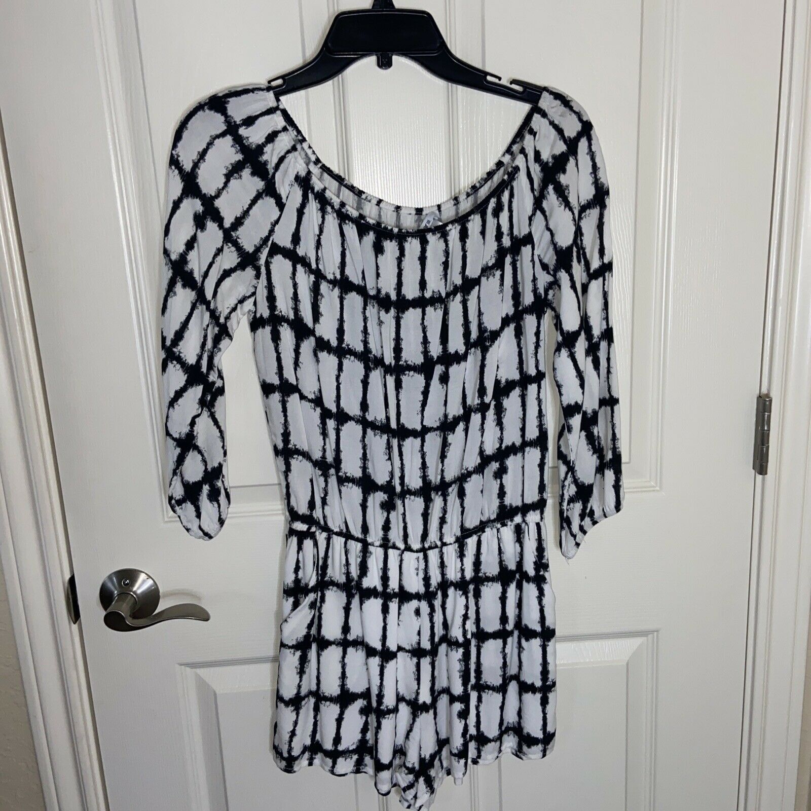 Bar III Bar III Off Shoulder Romper Black White Elastic Waist S Size 27" / US 4 / IT 40 - 1 Thumbnail