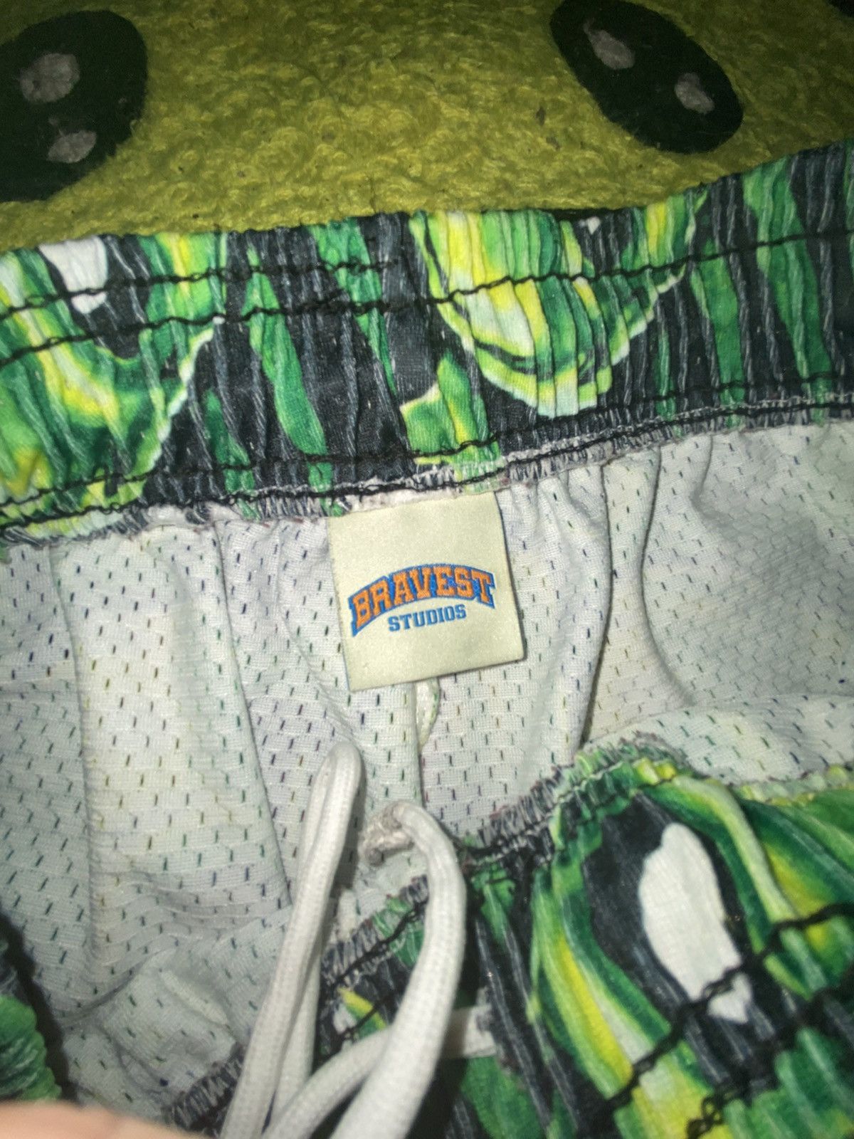 Bravest Studios Bravest Studios Mens Skull Print Mesh Graphic Shorts Green Size US 30 / EU 46 - 4 Thumbnail