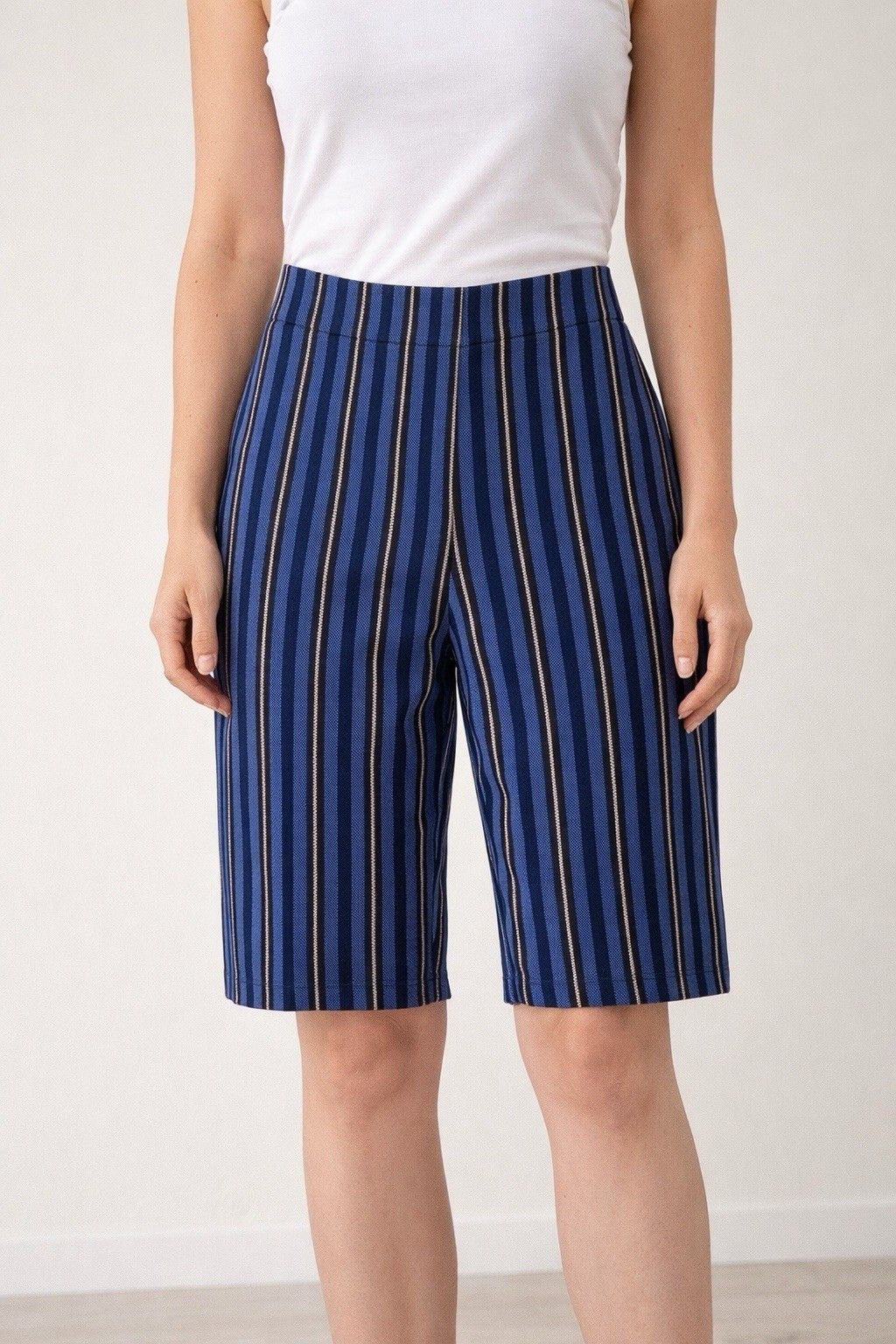 Burberry DDP Womens Burberry Stripped Shorts size IT-42 / US-8 Size 28" / US 6 / IT 42 - 1 Thumbnail