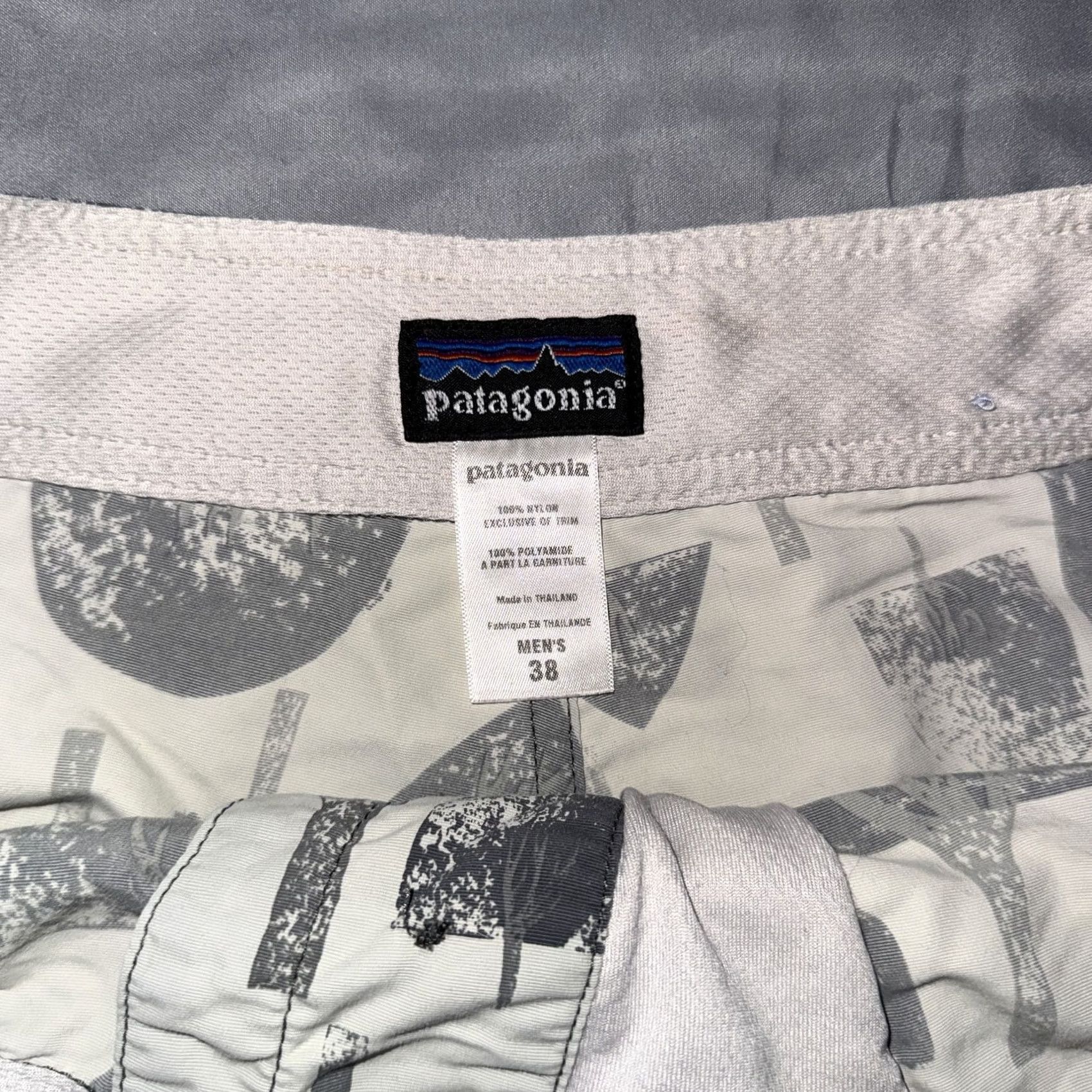 Patagonia Patagonia Board Shorts Mens 38 White Gray Graphic Swim Trunks Pockets Drawstring Size US 38 / EU 54 - 3 Thumbnail