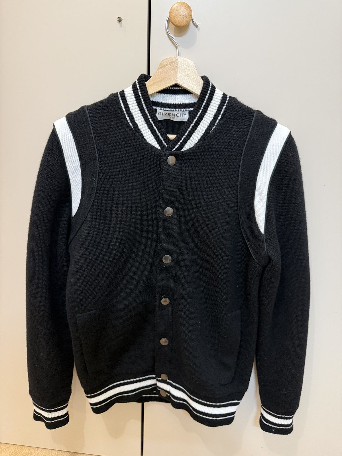Givenchy Givenchy Embroidered Baseball Jacket for Men Size US S / EU 44-46 / 1 - 1 Thumbnail