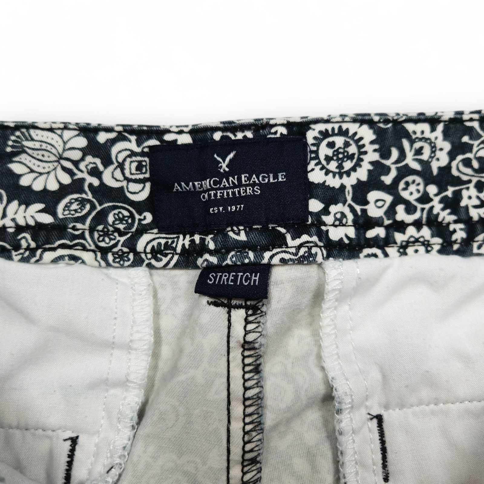 American Eagle Outfitters EUC American Eagle Midi Stretch Chino Shorts Sz. 0 Floral Size 25" / US 0 / IT 36 - 3 Thumbnail