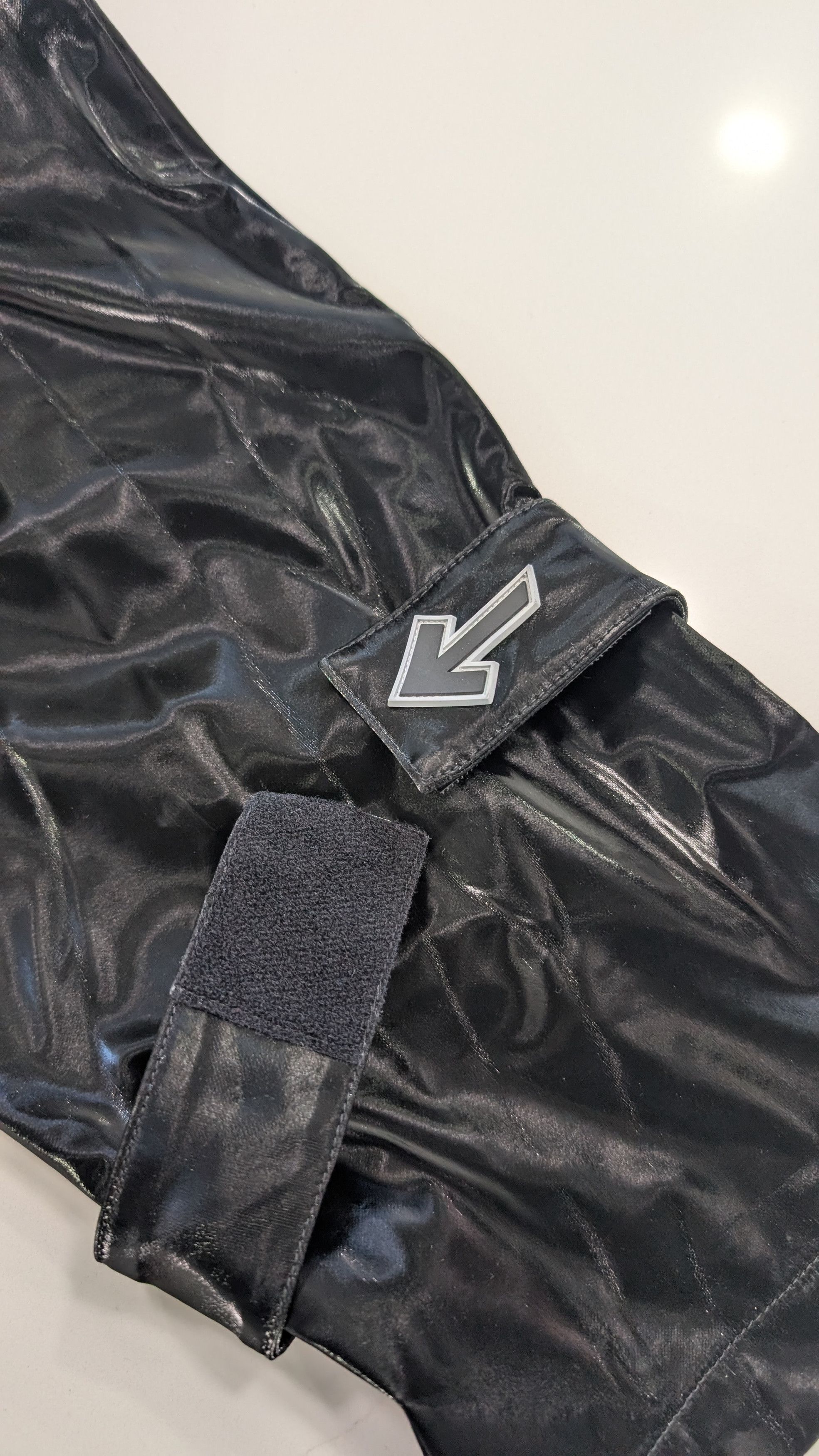 Off-White Off-White Virgil Abloh Slick Shine Cargo Joggers Black IT 44 Size US 30 / EU 46 - 19 Thumbnail