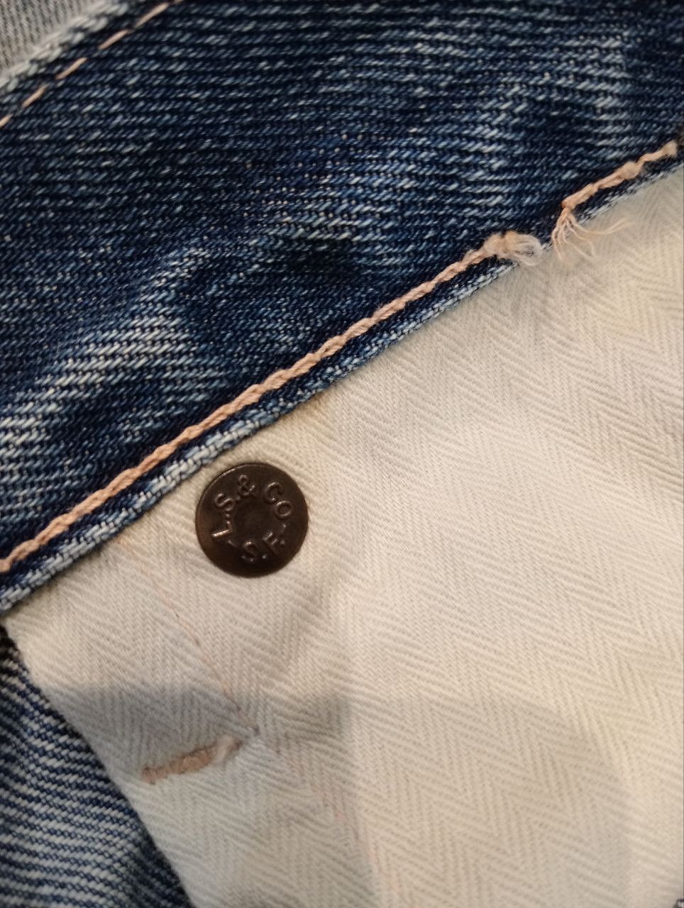 Levi's Vintage Clothing LEVI'S VINTAGE 501 CAPITAL E SELVEDGE BLUE DENIM JEANS Size US 30 / EU 46 - 9 Thumbnail