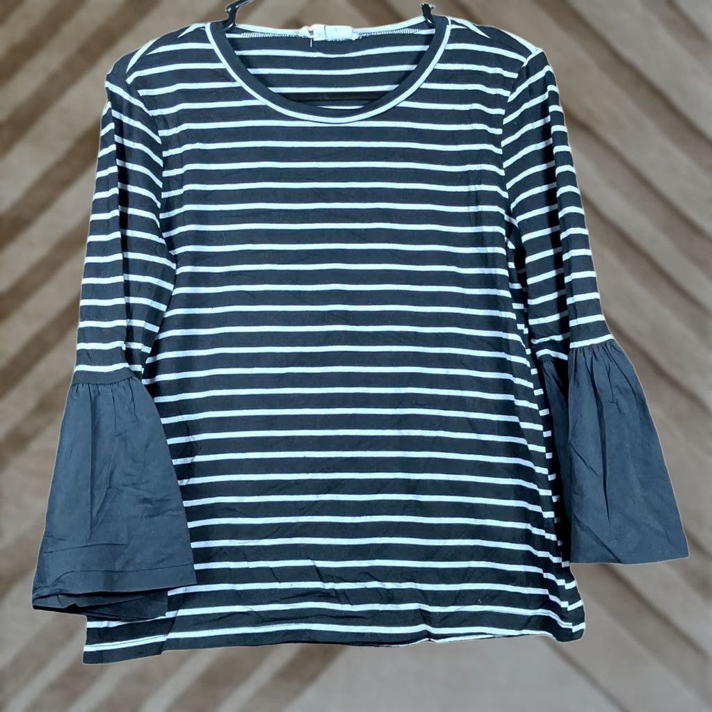 Anthropologie Anthropologie Womens Shirt Black White Round Neck Adele Bell Knit Small Short Sleeve Options? (But keep to title rules) Size S / US 4 / IT 40 - 1 Thumbnail