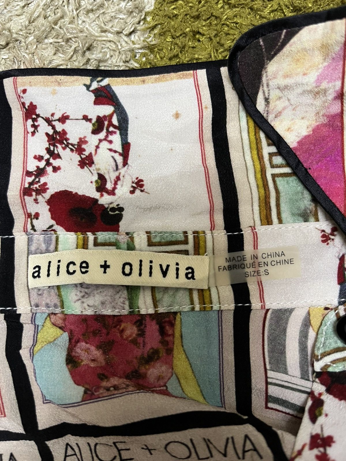 Alice + Olivia Alice + Olivia Fullprint Monogram Button Blouse Size S / US 4 / IT 40 - 2 Thumbnail