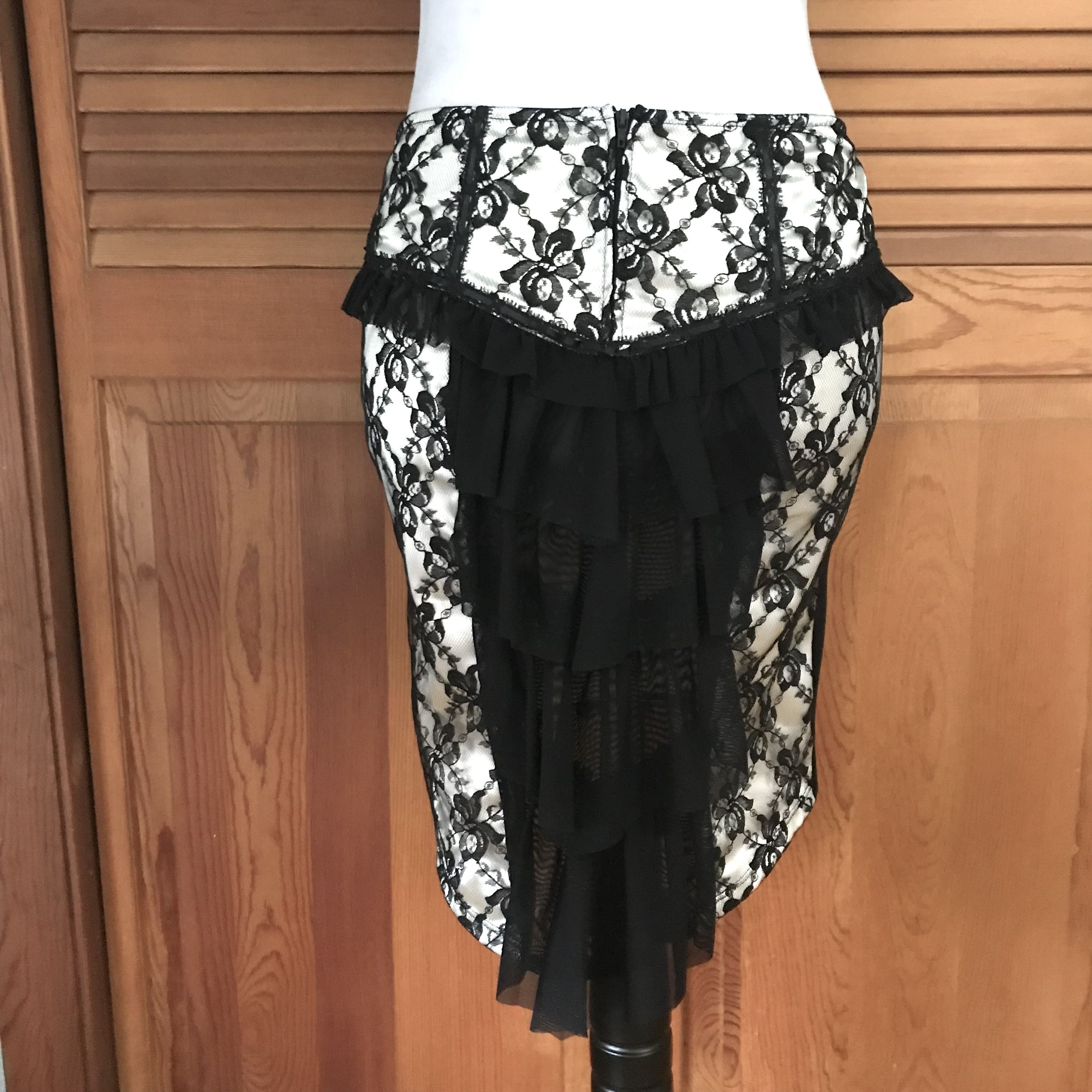 Lip Service Vintage Lip Service Vaudeville Vamps Coquette Ivory Skirt XS Size 25" / US 0 / IT 36 - 1 Thumbnail