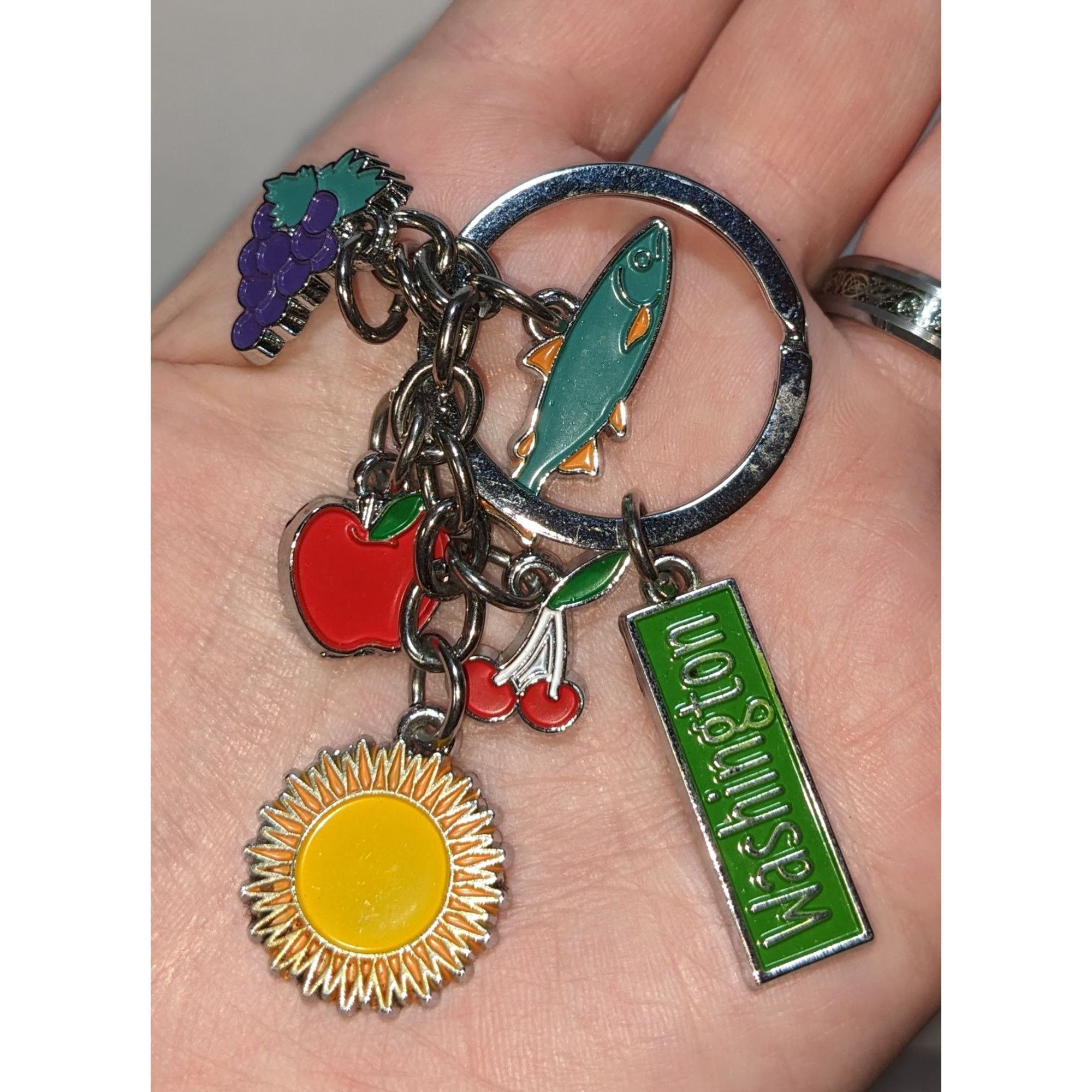 Other Washington Souvenir Keychain With Colorful Charms - Apple Su Size ONE SIZE - 1 Thumbnail
