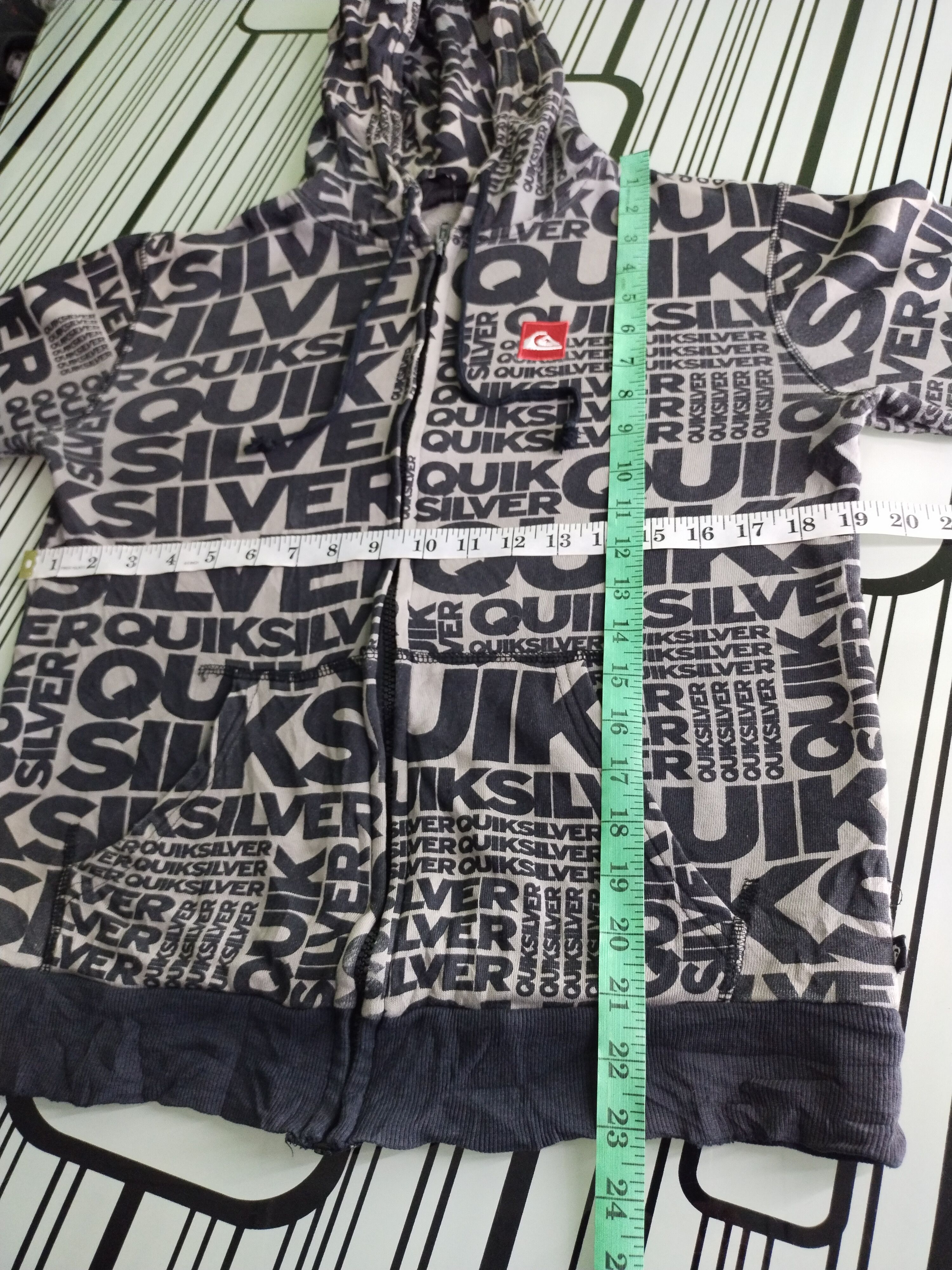 Quiksilver × Vintage Quiksilver All Over Print Hoodie Sweatshirt Size S Size US S / EU 44-46 / 1 - 15 Thumbnail