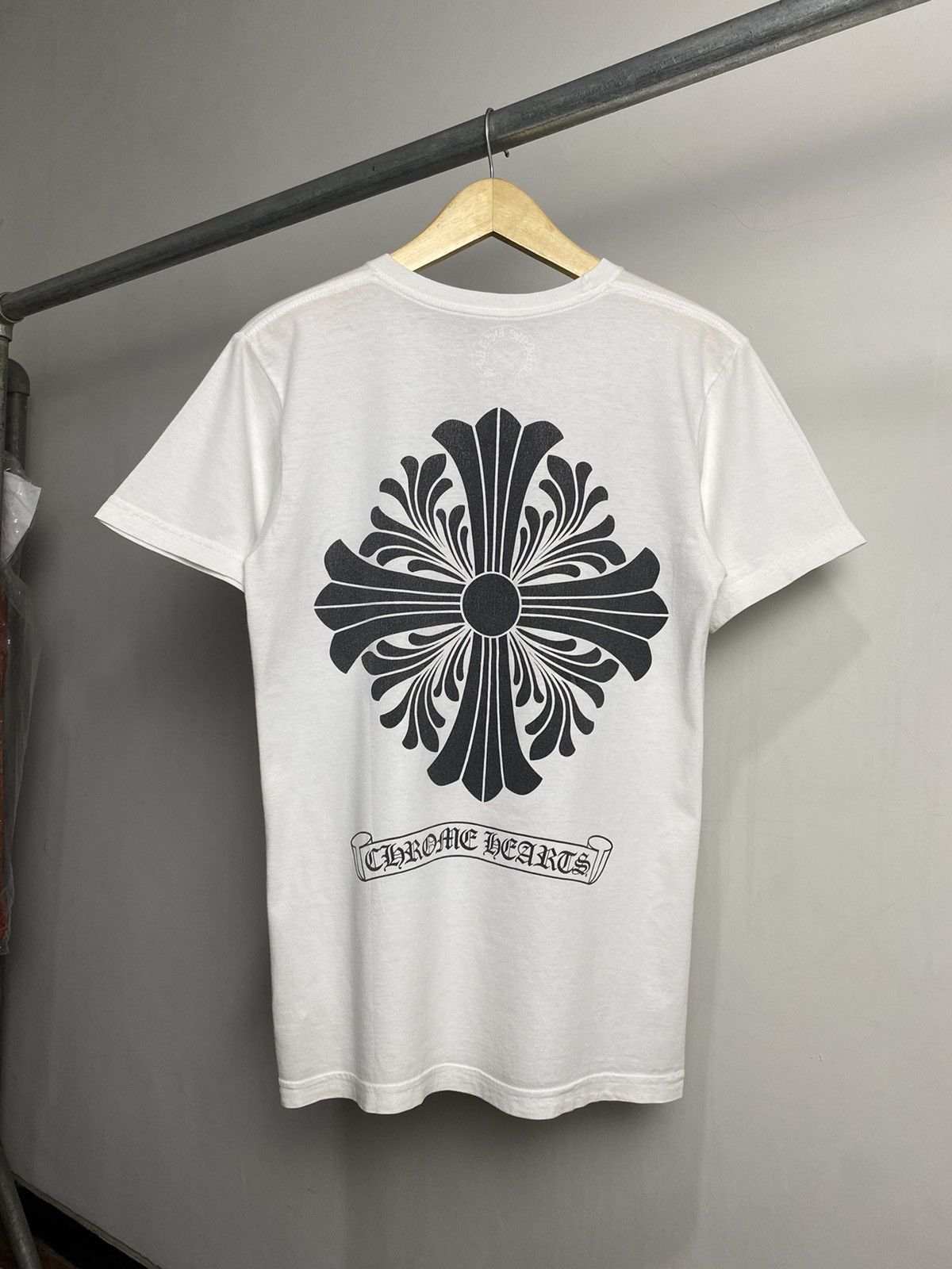 Chrome Hearts Chrome Hearts Big Cross Scroll Logo Pocket Tee Size US M / EU 48-50 / 2 - 1 Thumbnail