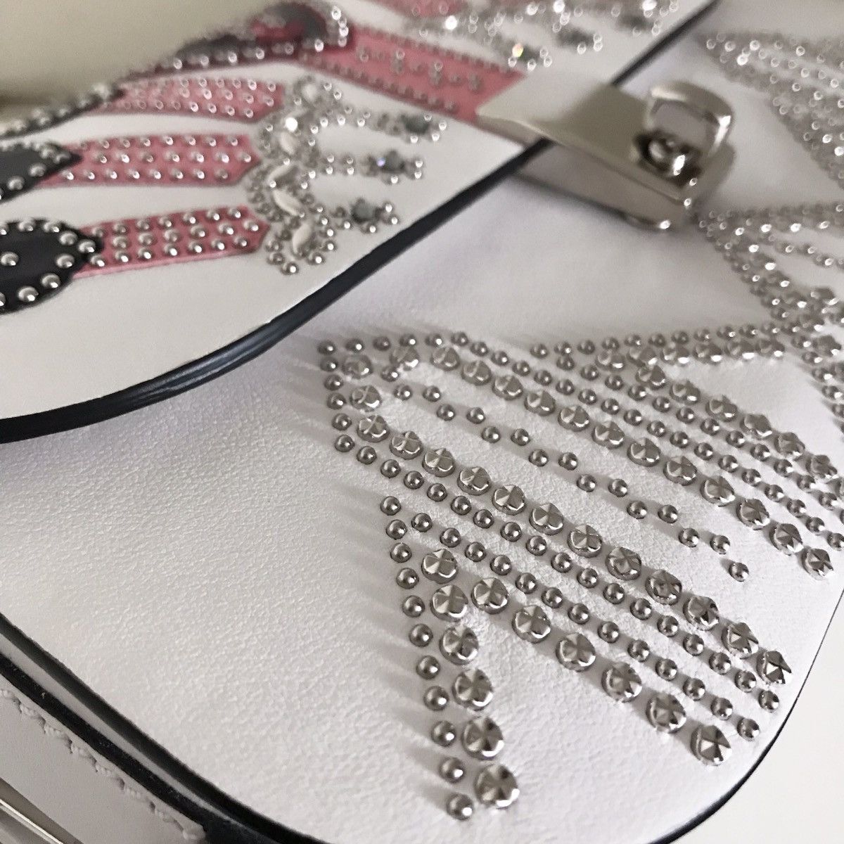 Valentino Valentino Crystal stuffed love blade white leather chain bag Size ONE SIZE - 11 Thumbnail