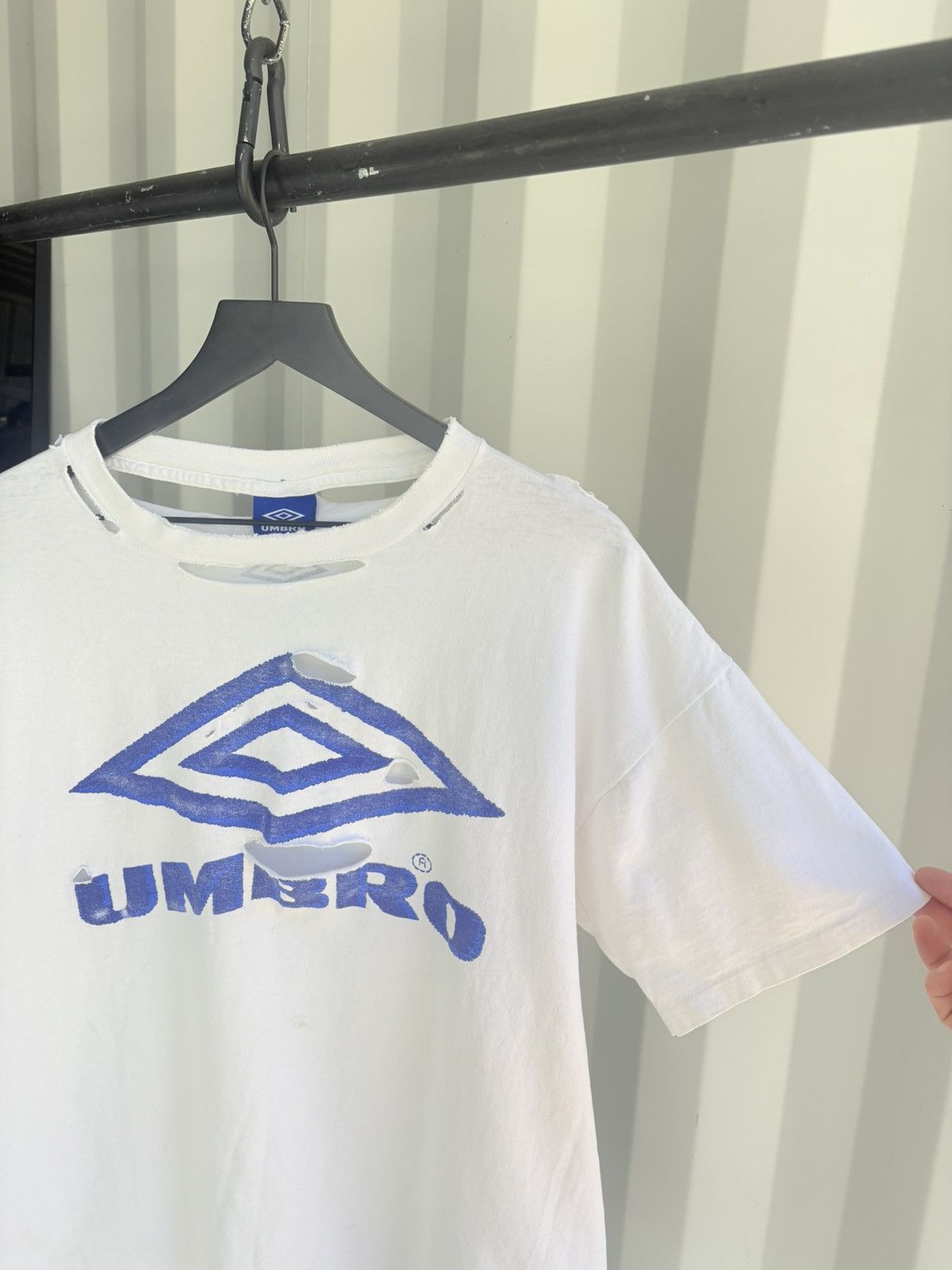 Vintage Vintage Umbro Shirt Thrashed Faded Distressed Grunge Size US XXL / EU 58 / 5 - 4 Thumbnail