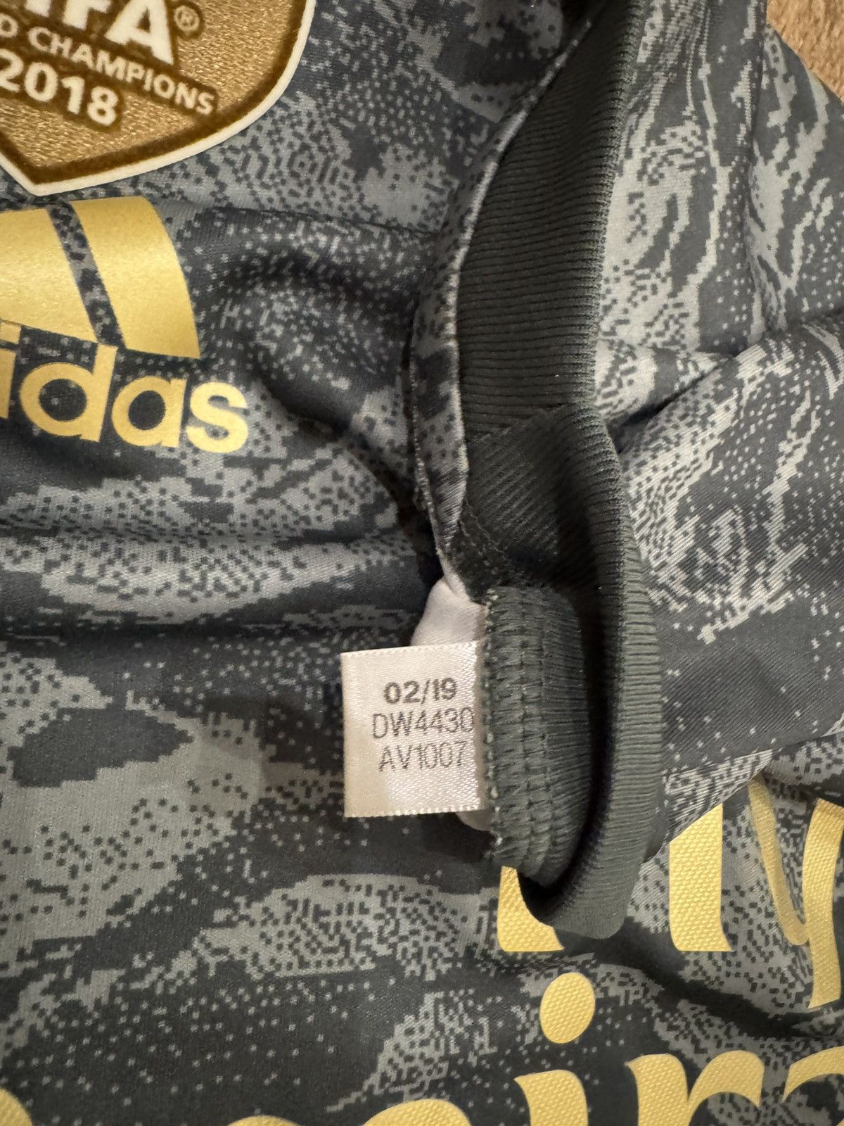 Adidas REAL MADRID ADIDAS 2019-2020 #25 FOOTBALL JERSEY SZ 8 DW4430 Size US XL / EU 56 / 4 - 11 Thumbnail