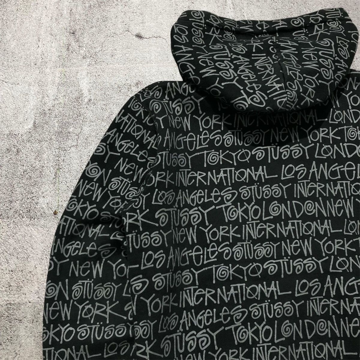Stussy Stussy World Tour Monogram Logo Pull Over Hoodie Black Size US L / EU 52-54 / 3 - 10 Thumbnail
