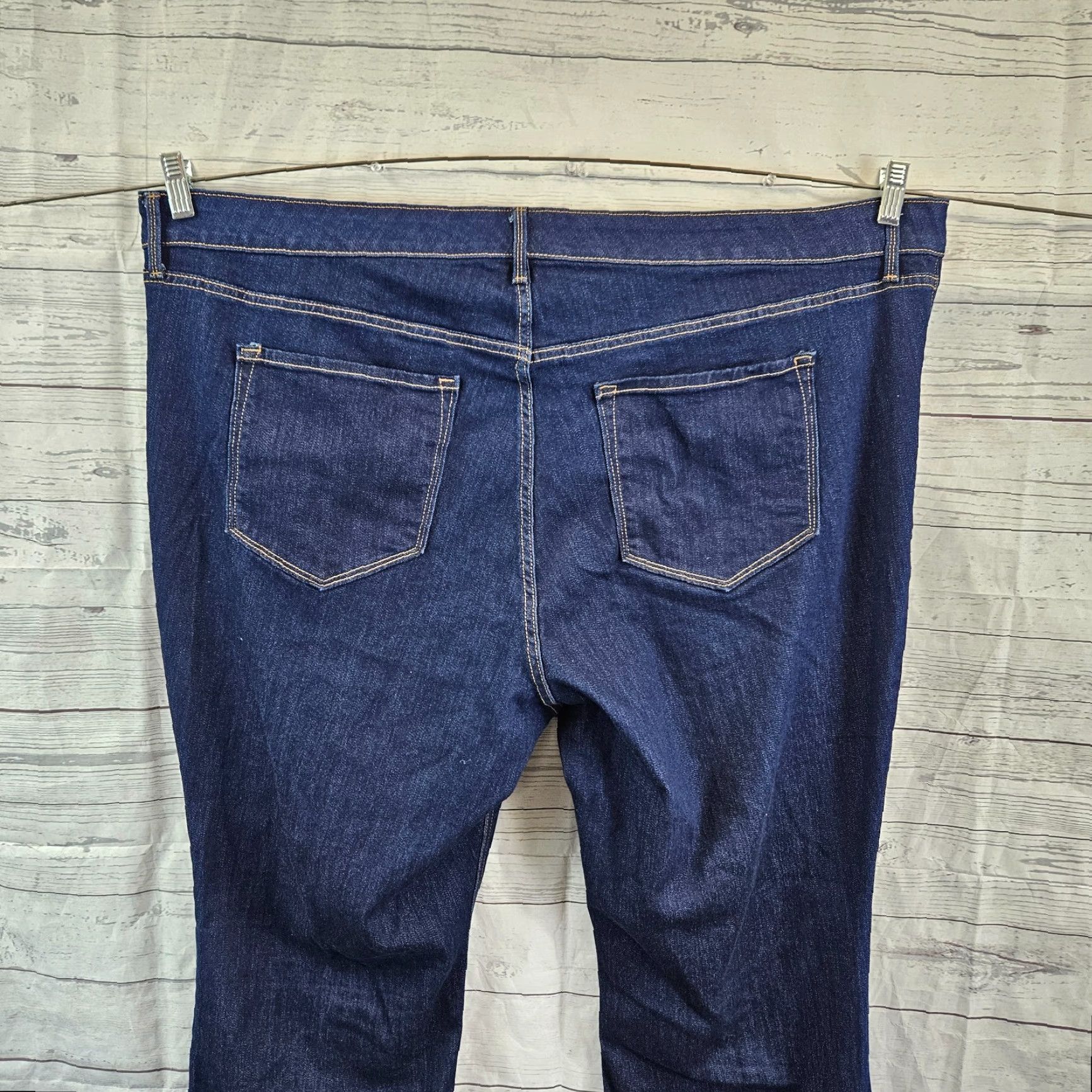 Old Navy Old Navy Womens Kicker Bootcut Jeans Sz 26 Blue Dark Wash Jeans Womens 26 Bootcut Blue Dark Wash Womens Old Navy Size 26" / US 2 / IT 38 - 4 Thumbnail