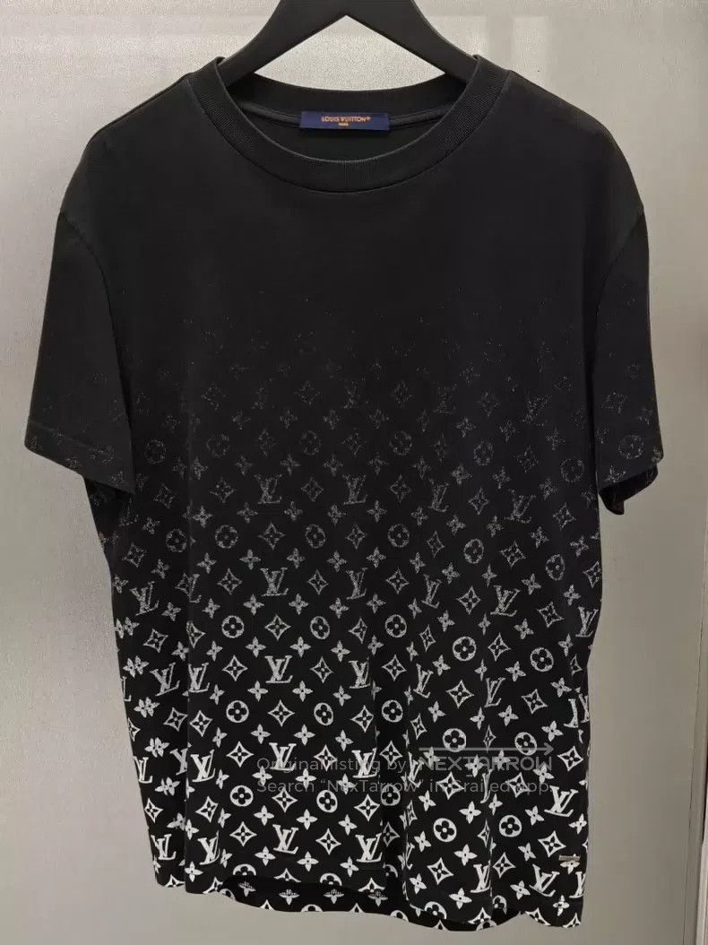 Louis Vuitton Louis Vuitton Gradient logo black short sleeve Size US S / EU 44-46 / 1 - 1 Thumbnail