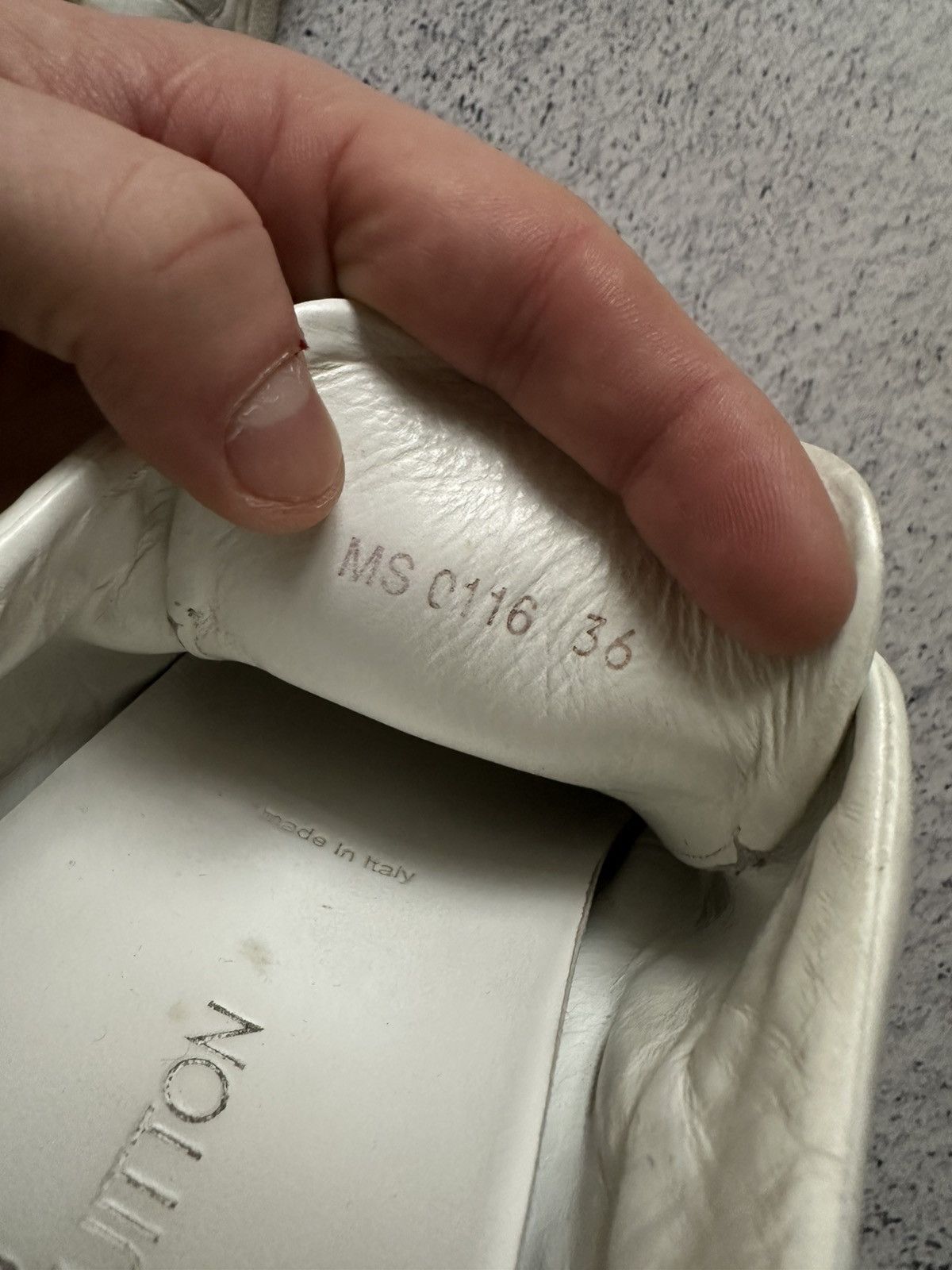 Louis Vuitton Louis Vuitton Women’s Front Row Sneaker White EU 36 Size US 6 / IT 36 - 14 Thumbnail