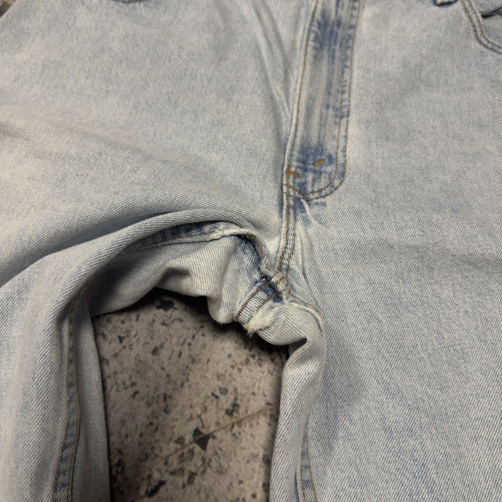 Levi's Vintage 1990s Levi’s 560 Loose Fit Tapered Thrashed Jeans Size US 39 - 11 Thumbnail