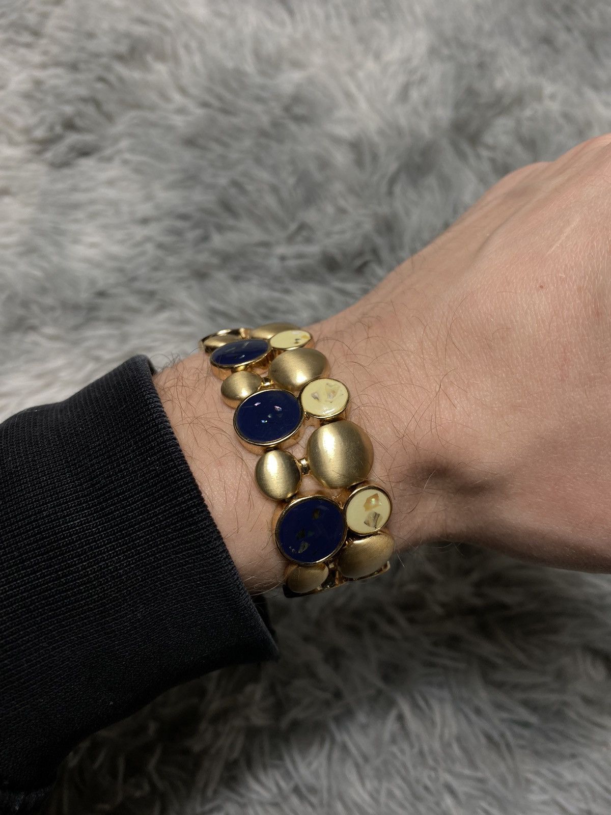 Jewelry Gold-Tone Bracelet with Cracked Glass Effect | Modern Style Size ONE SIZE - 8 Thumbnail