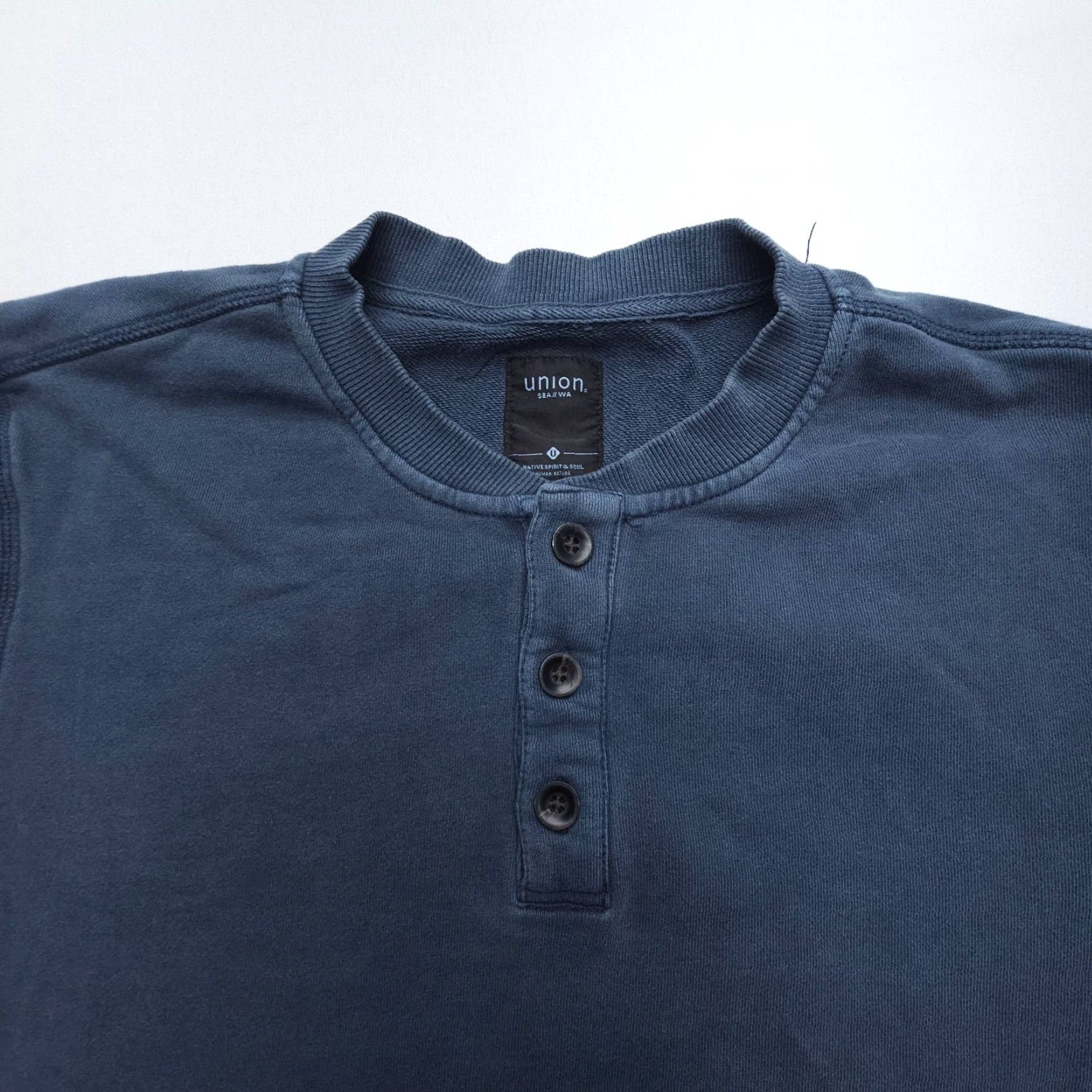 Vintage VINTAGE Union Sea WA Henley Sweatshirt Mens Large Blue Cotton Knit Coastal Casual Size US L / EU 52-54 / 3 - 4 Thumbnail