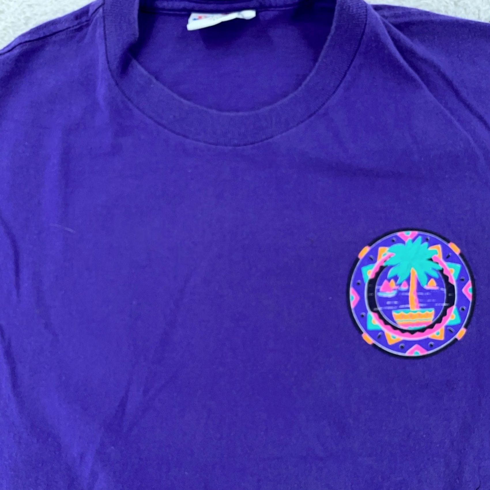 Vintage VINTAGE Eyecatcher Florida Seaworld Artwork T-Shirt Mens Large Purple Lightweight Short Sleeve Crew Neck Beach Surf Skate Beachwear Apparel Shirts Size US L / EU 52-54 / 3 - 3 Thumbnail