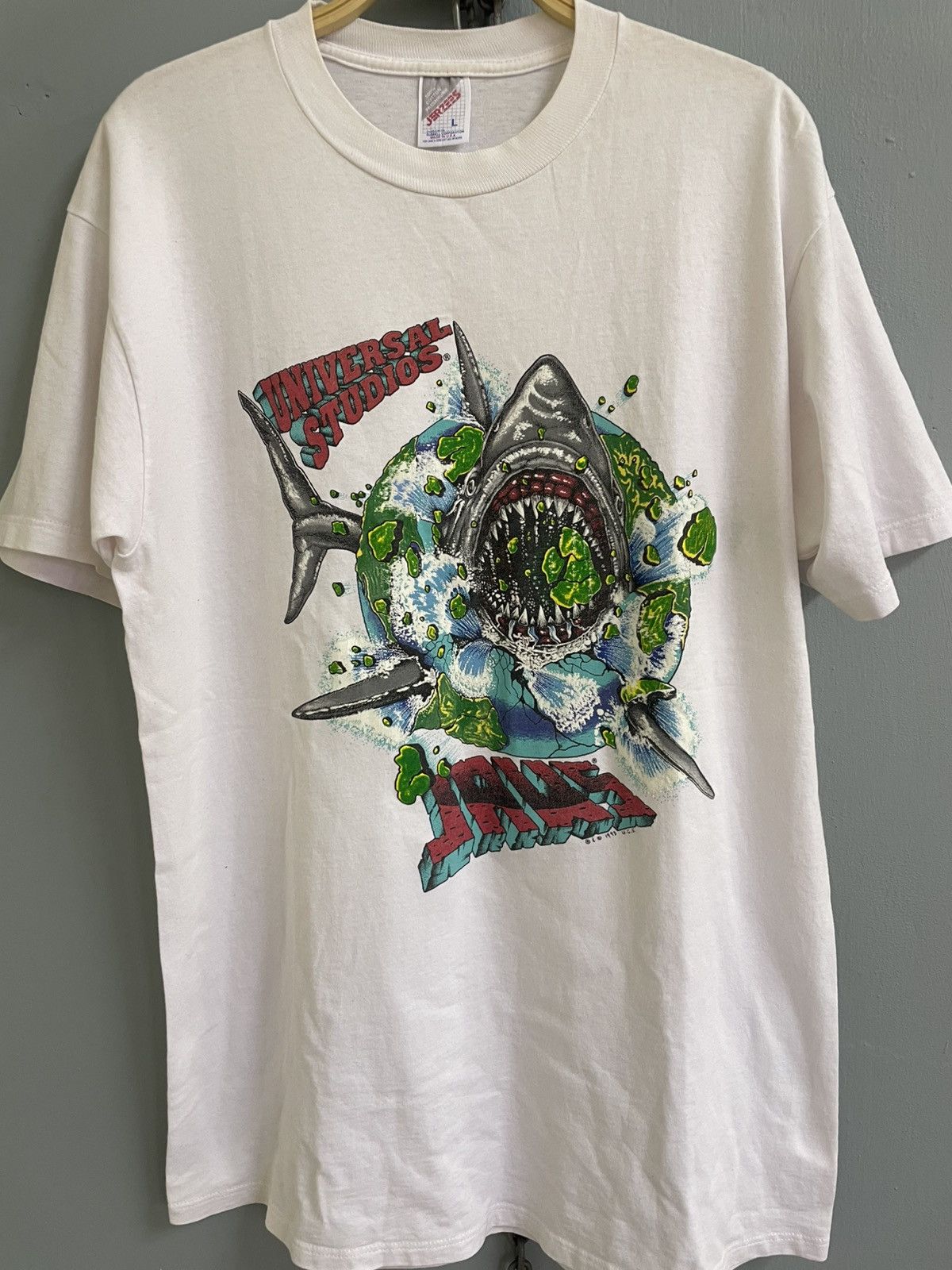 Universal Studios Vintage 90s Jaws Universal Studios movie t shirt Size US L / EU 52-54 / 3 - 3 Thumbnail