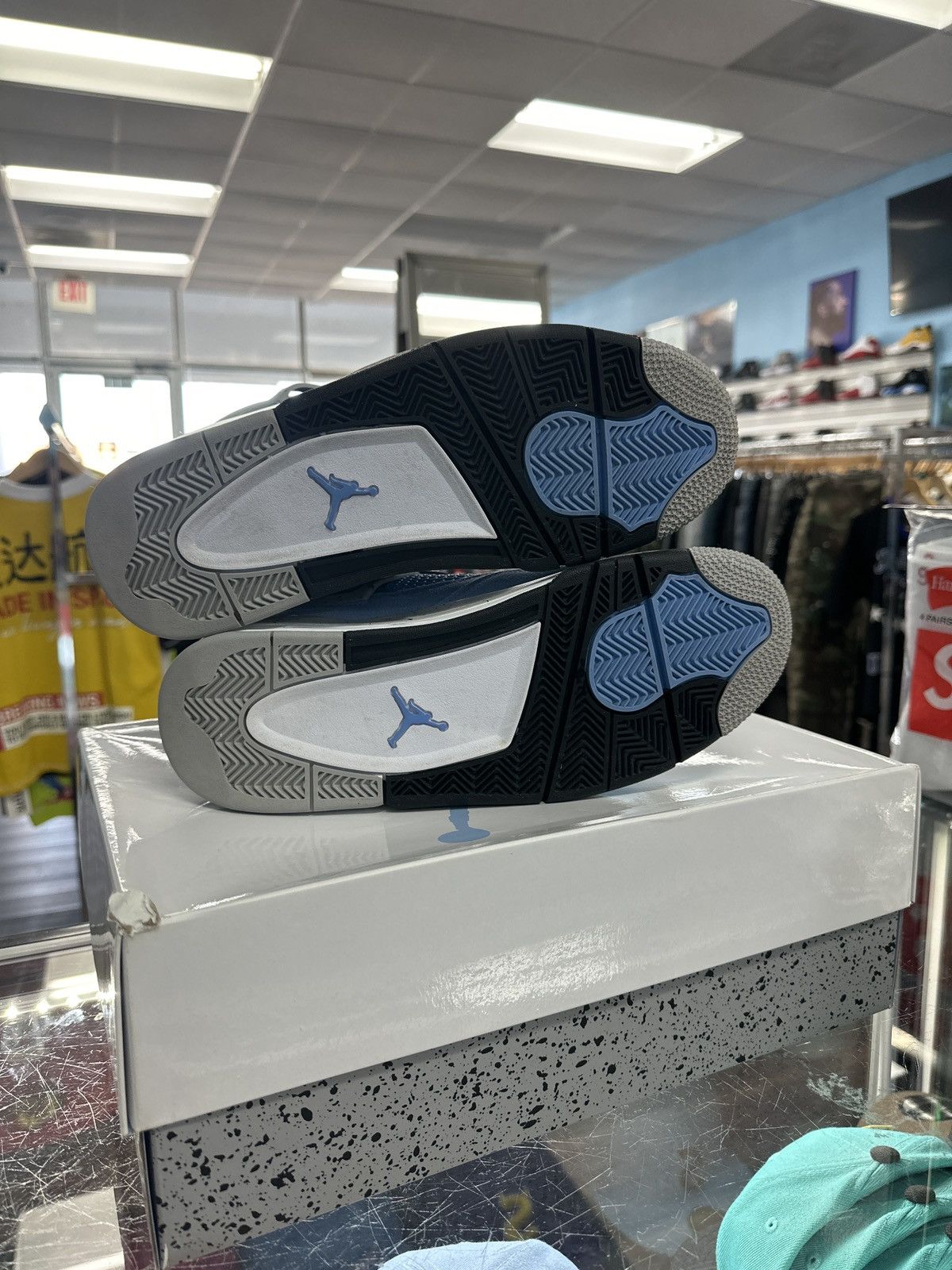 Jordan Brand Jordan 4 University Blue Size US 10 / EU 43 - 4 Thumbnail