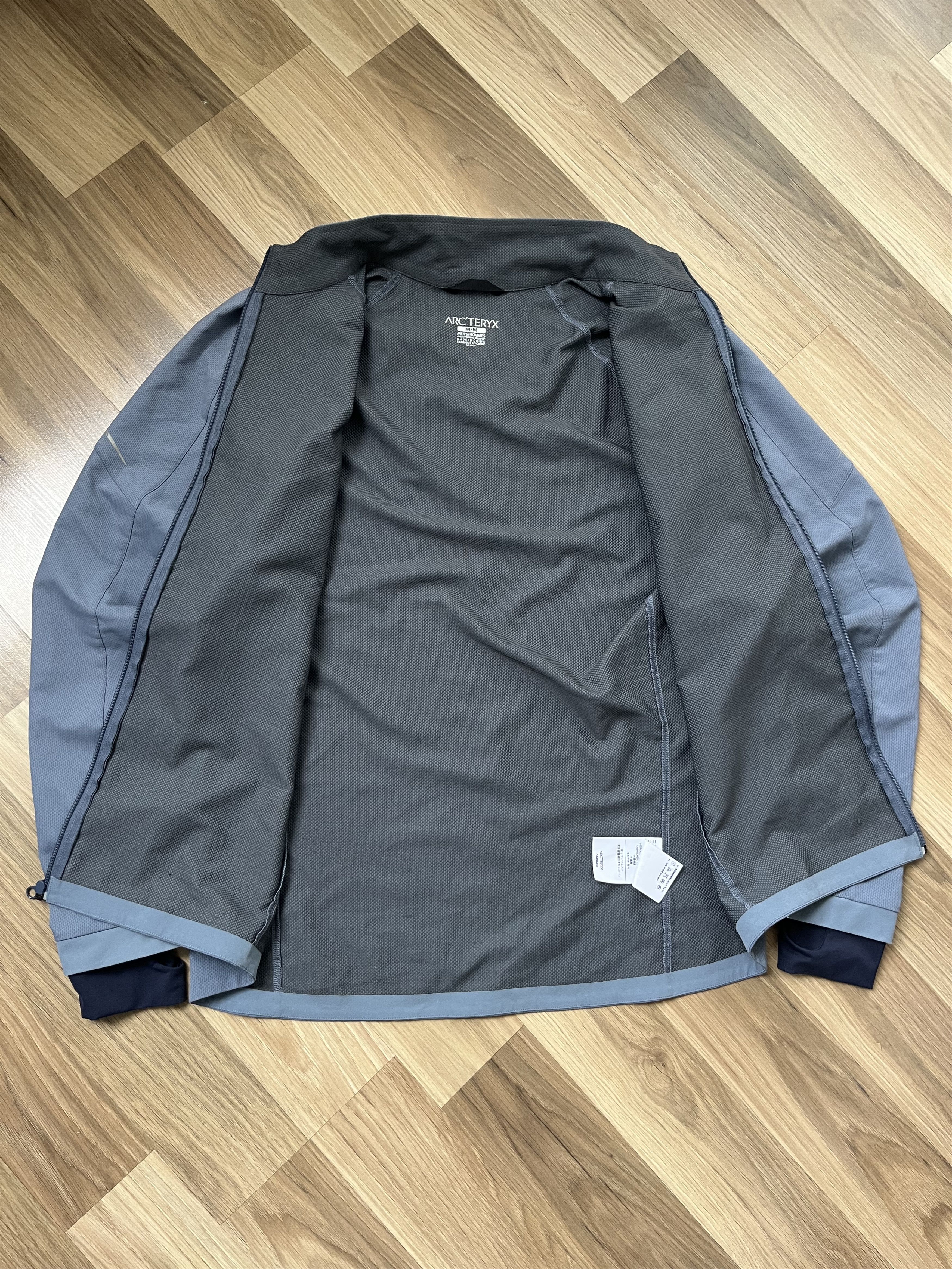 Arc'teryx Vintage Arc’teryx Light Jacket Reflective Size US M / EU 48-50 / 2 - 2 Thumbnail