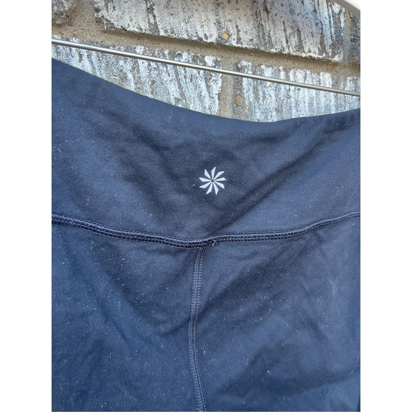 Athleta Athleta Black Cropped Leggings Woman’s Size Small- FLAWED-Bally Size 26" / US 2 / IT 38 - 9 Thumbnail