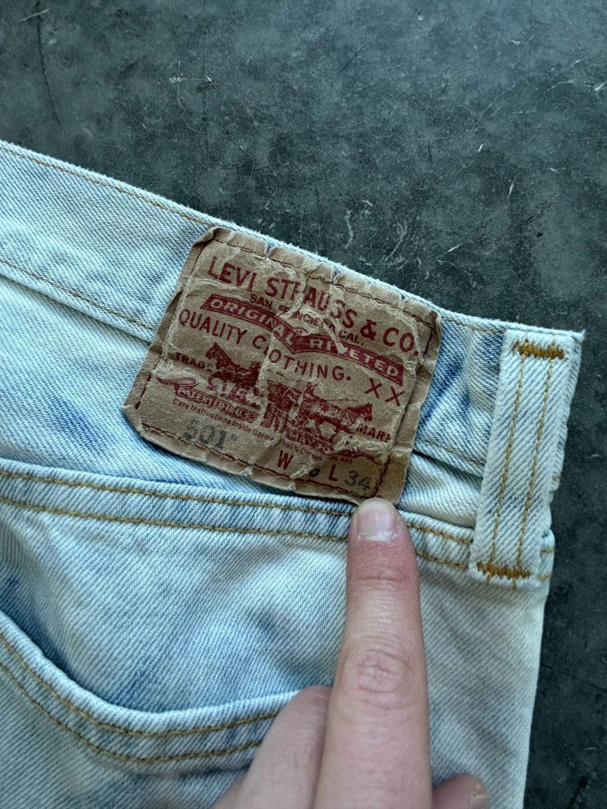 Levi's Vintage 90s Bleached Levis 501 Denim Jeans 36x34 Size US 36 / EU 52 - 3 Thumbnail